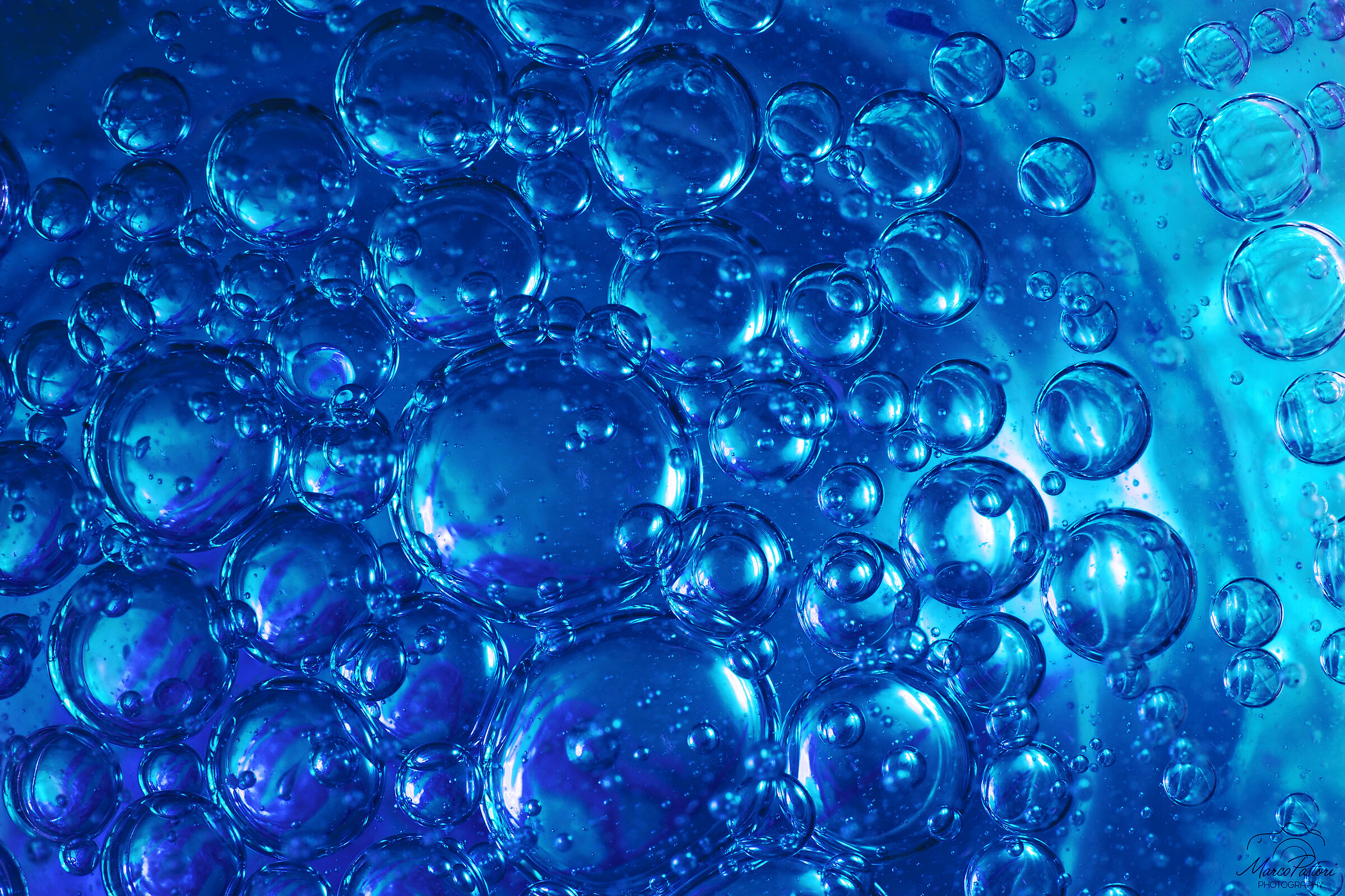 Blue the thousand bubbles blue
