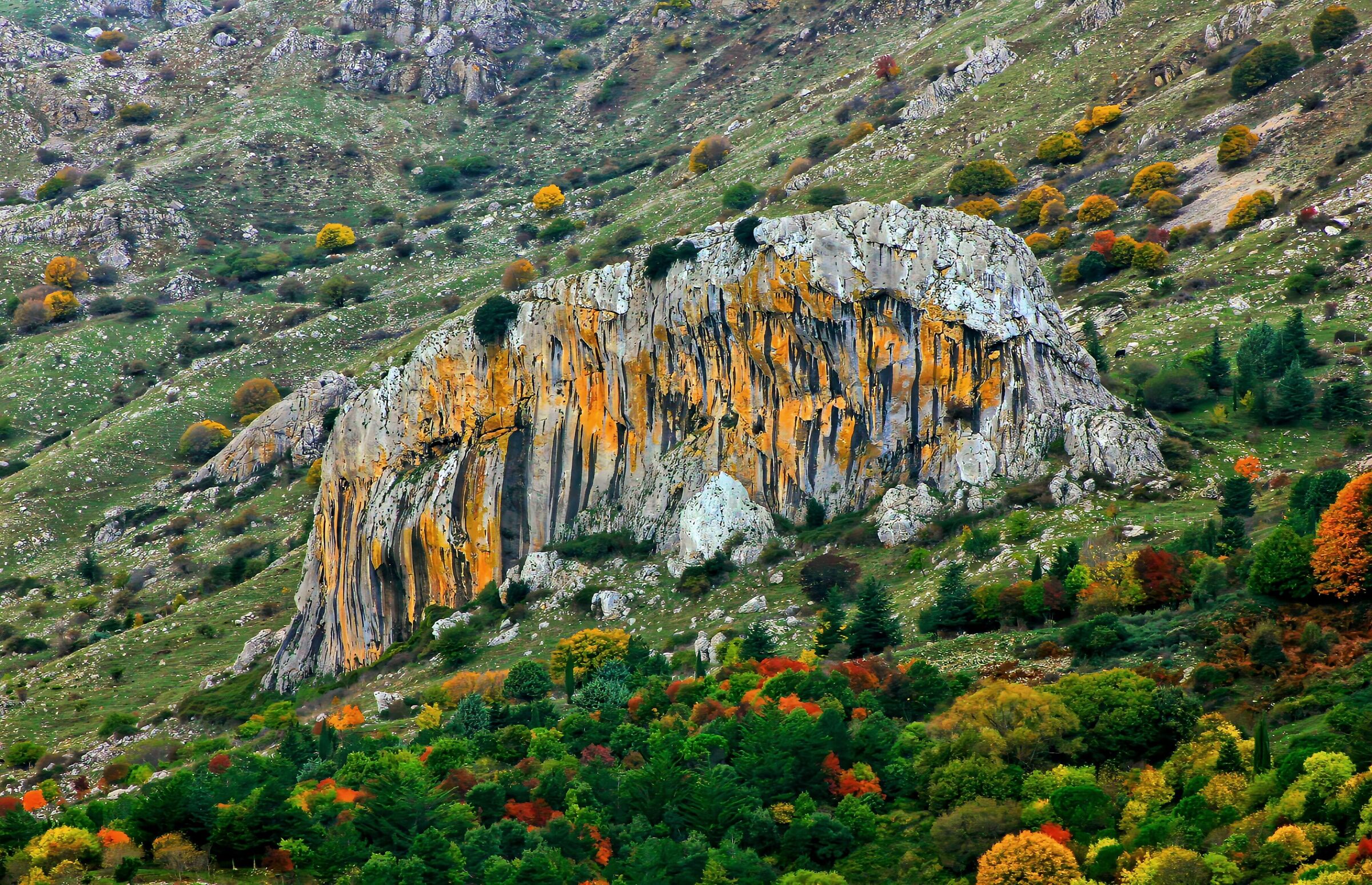 Santo Otiero (rock that releases iron) and its