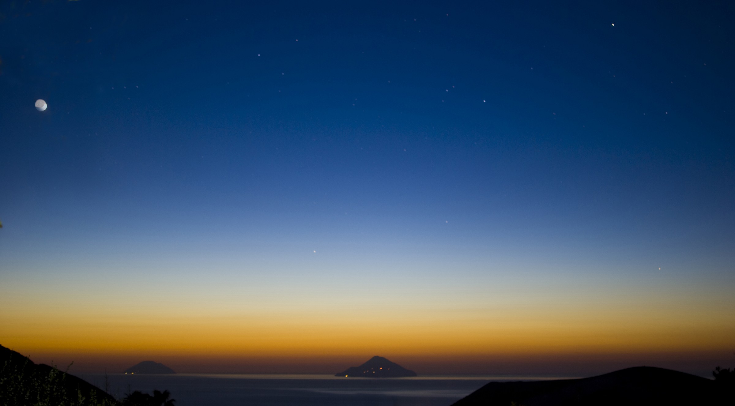 Un'ora dopo il tramonto.. Guardando Filicud -Modificata