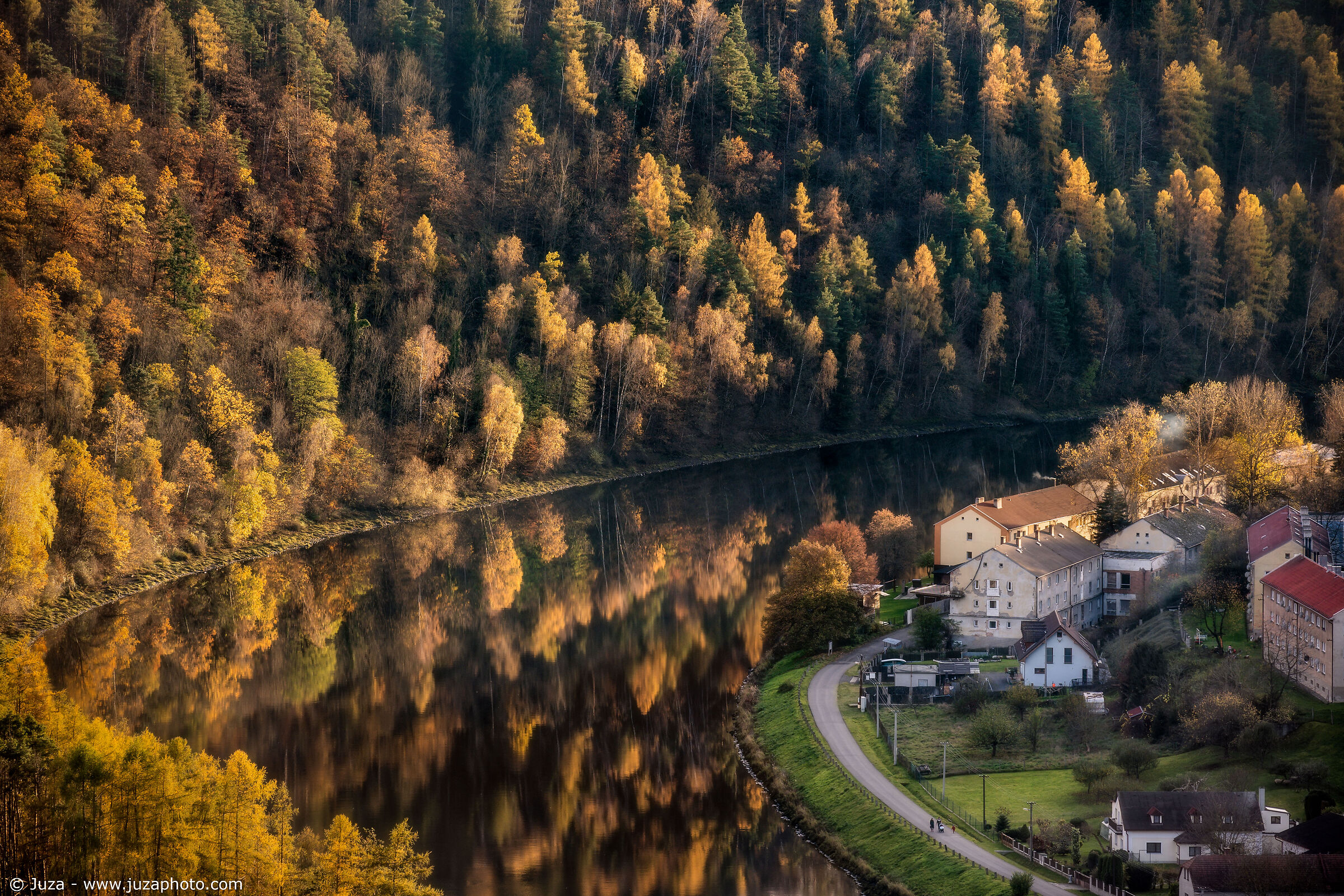 Autumn painting in Solenice