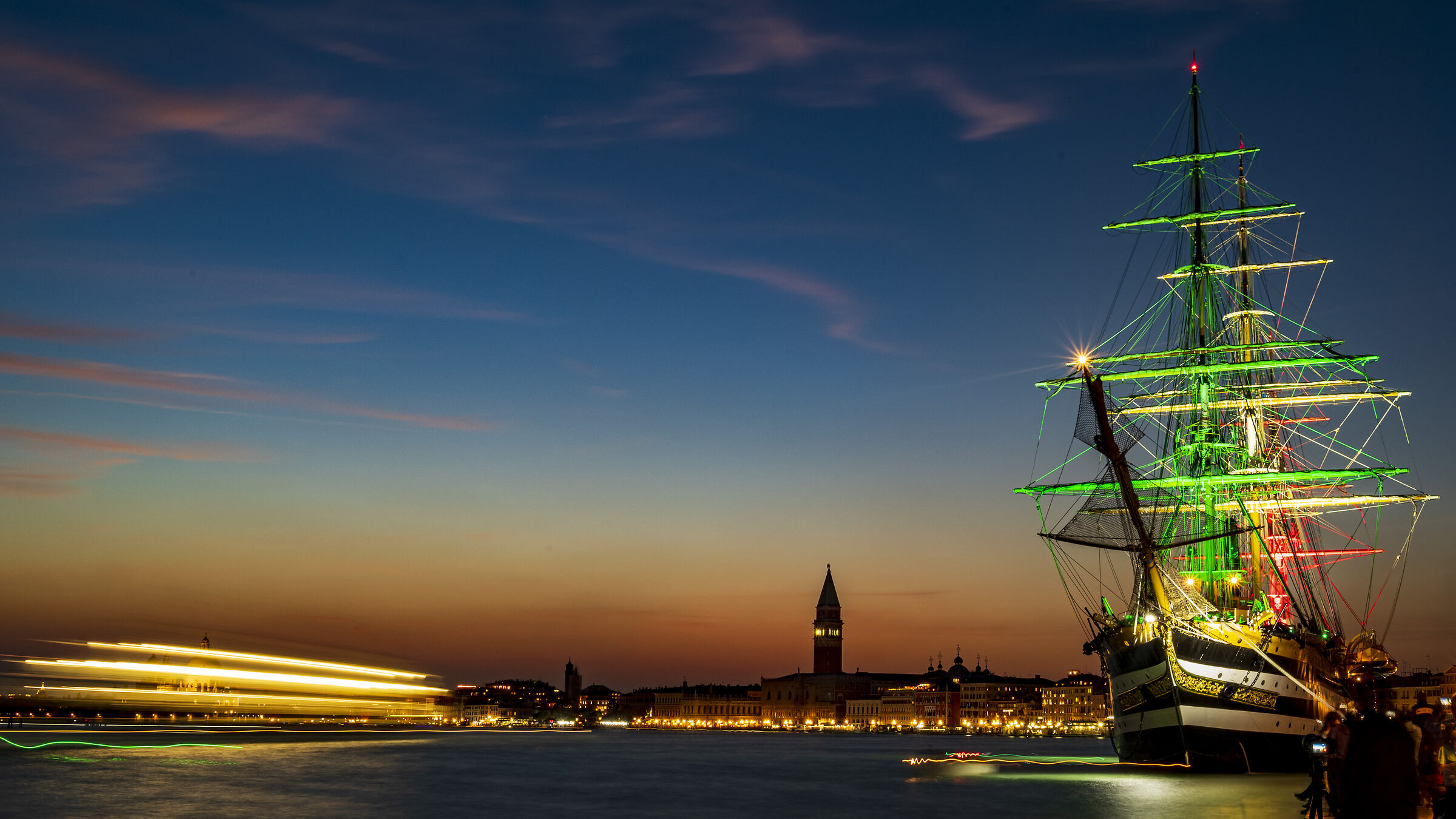 Tramonto sulla Vespucci