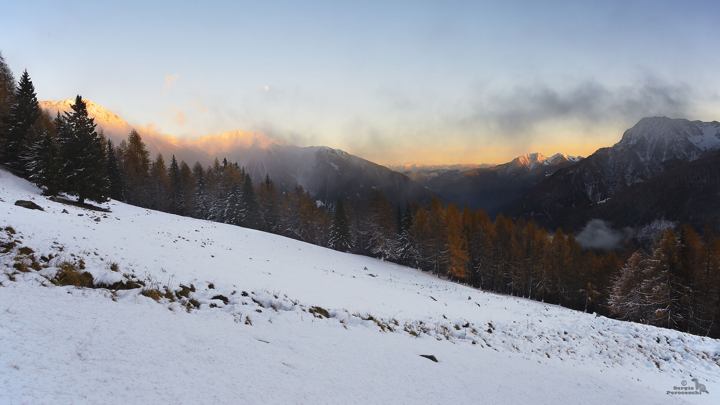 Prima neve autunnale e ultime luci del giorno