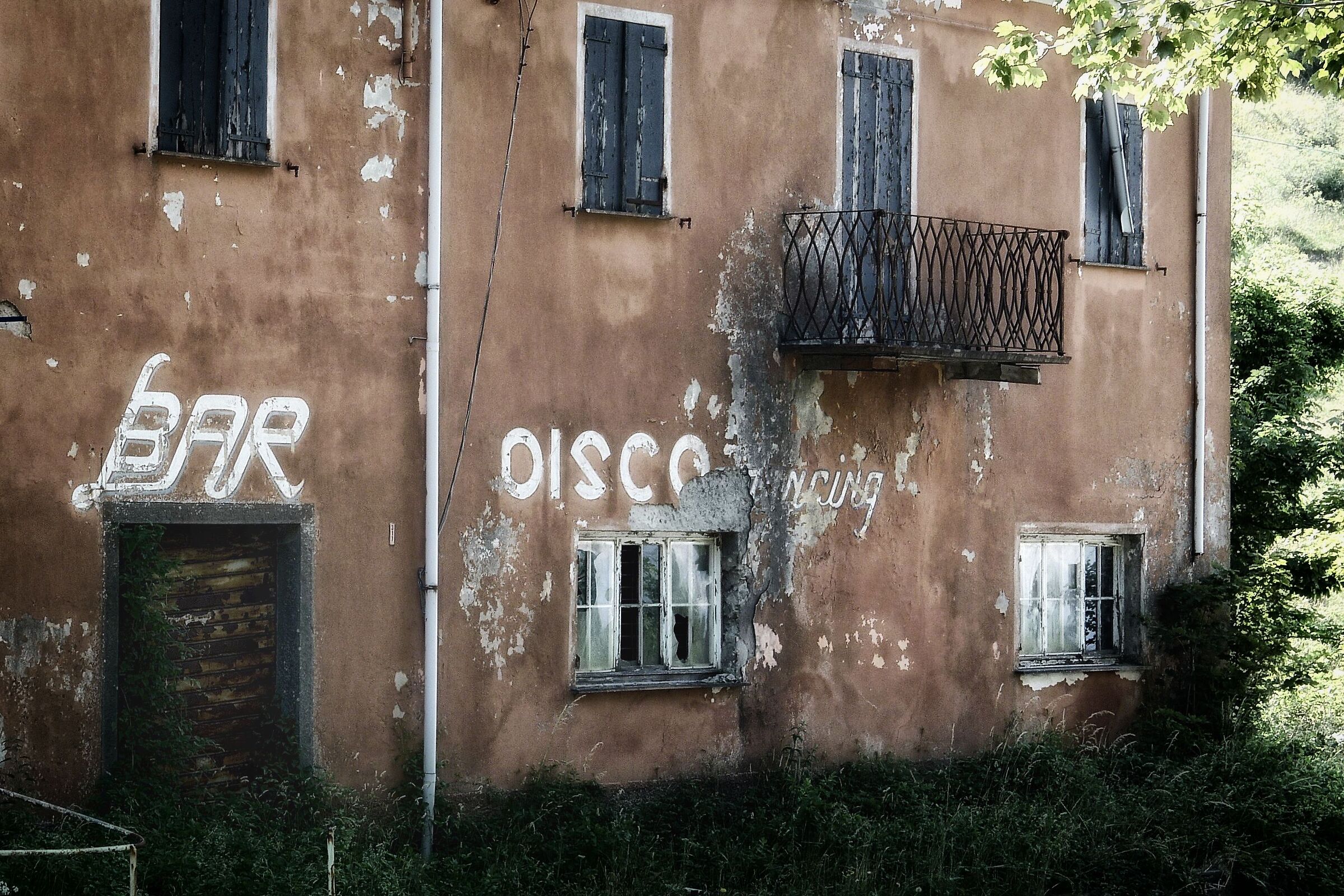 Bar Disco Dancing