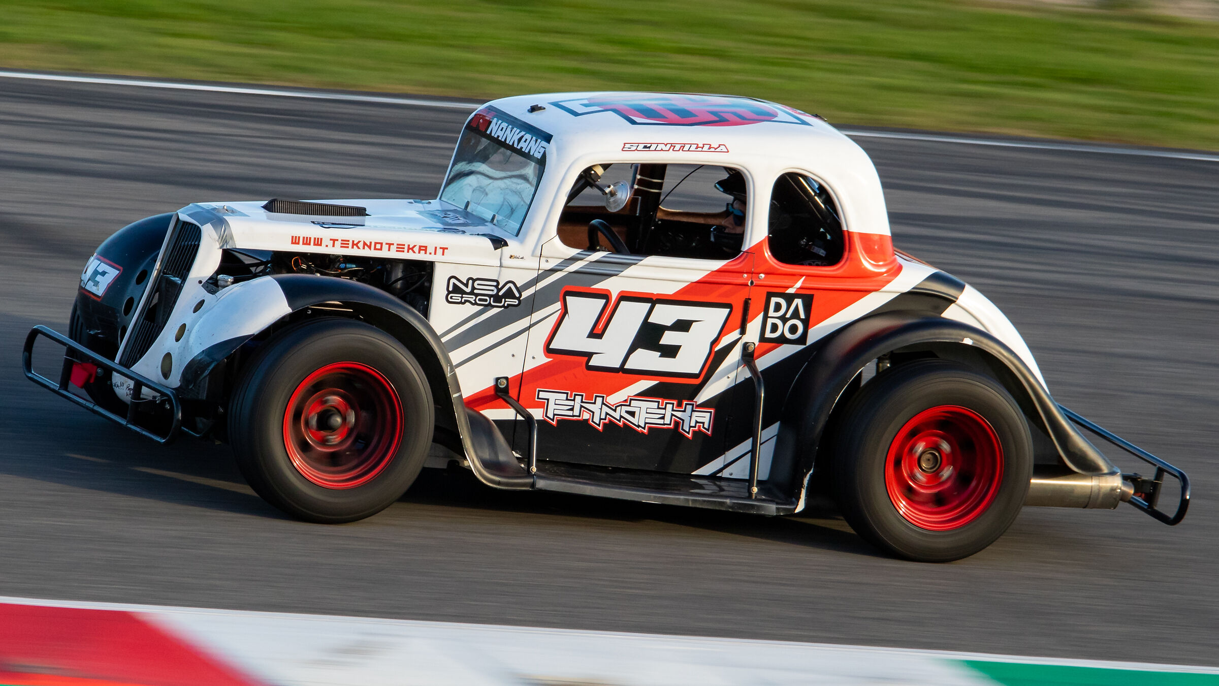 Legend car