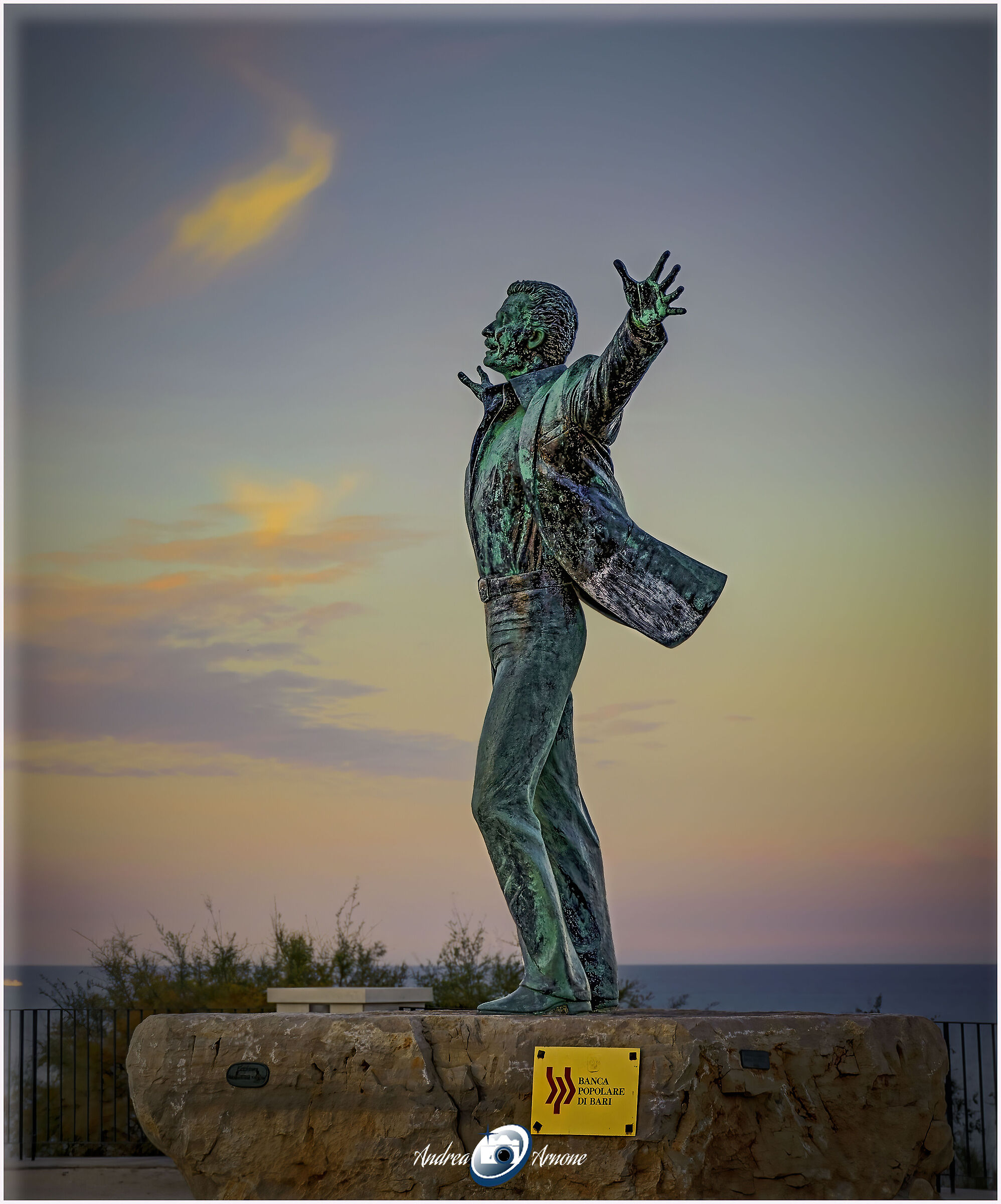 Statua - Domenico Modugno - Polignano a Mare
