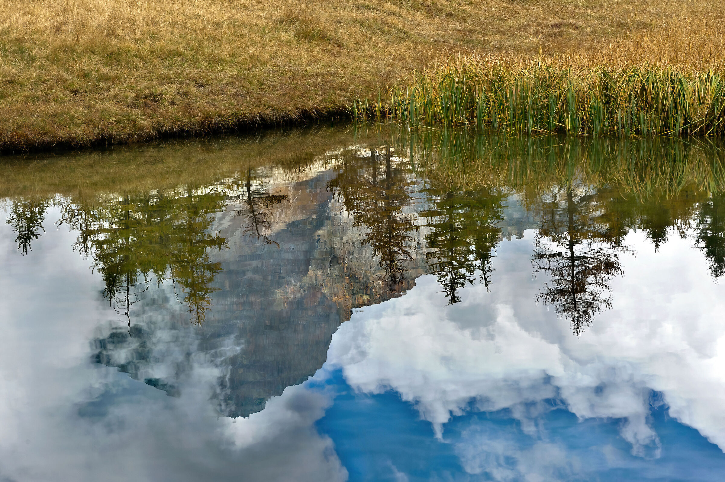 riflessi nel lago Dres