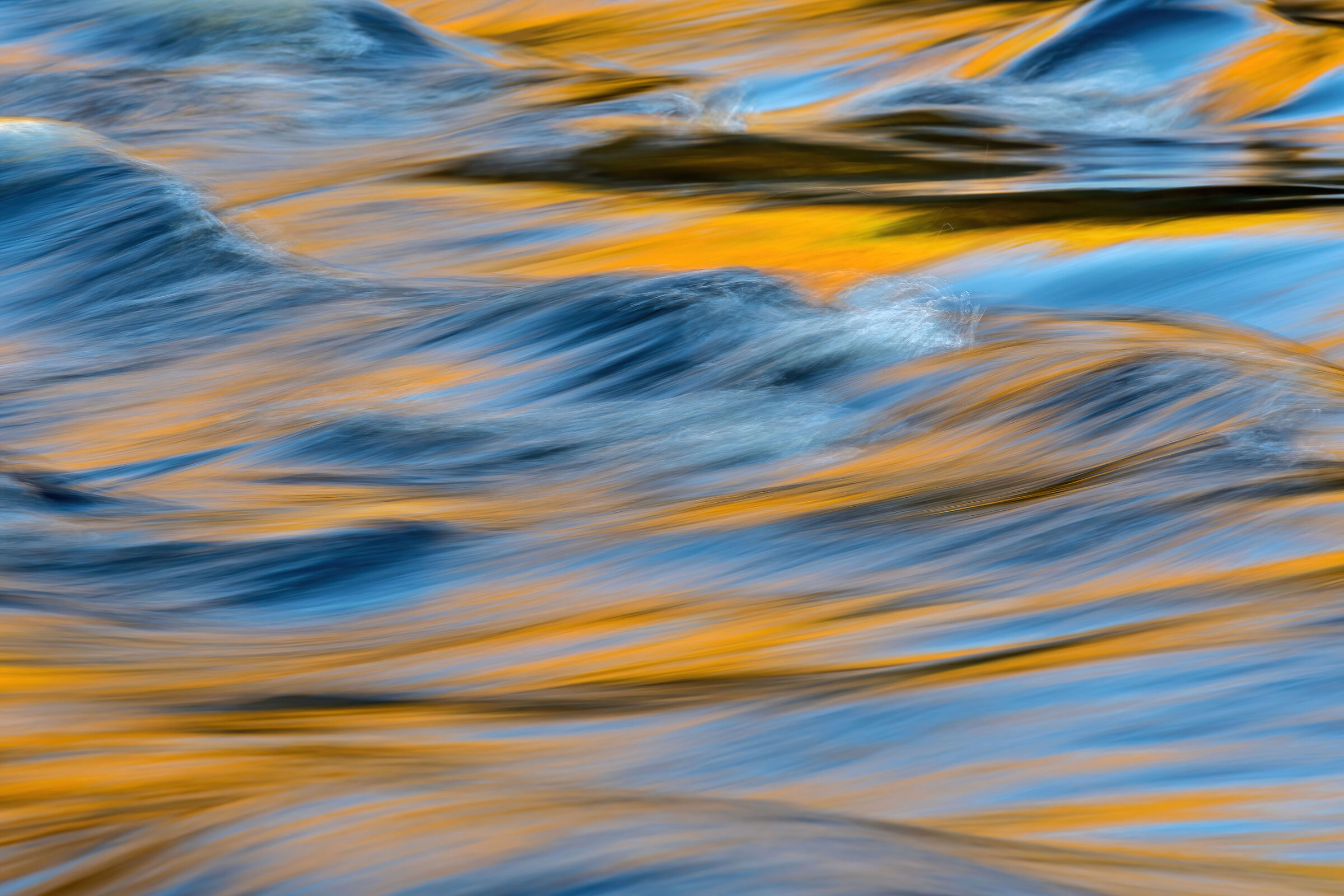 riflessi nel fiume Jacques Cartier