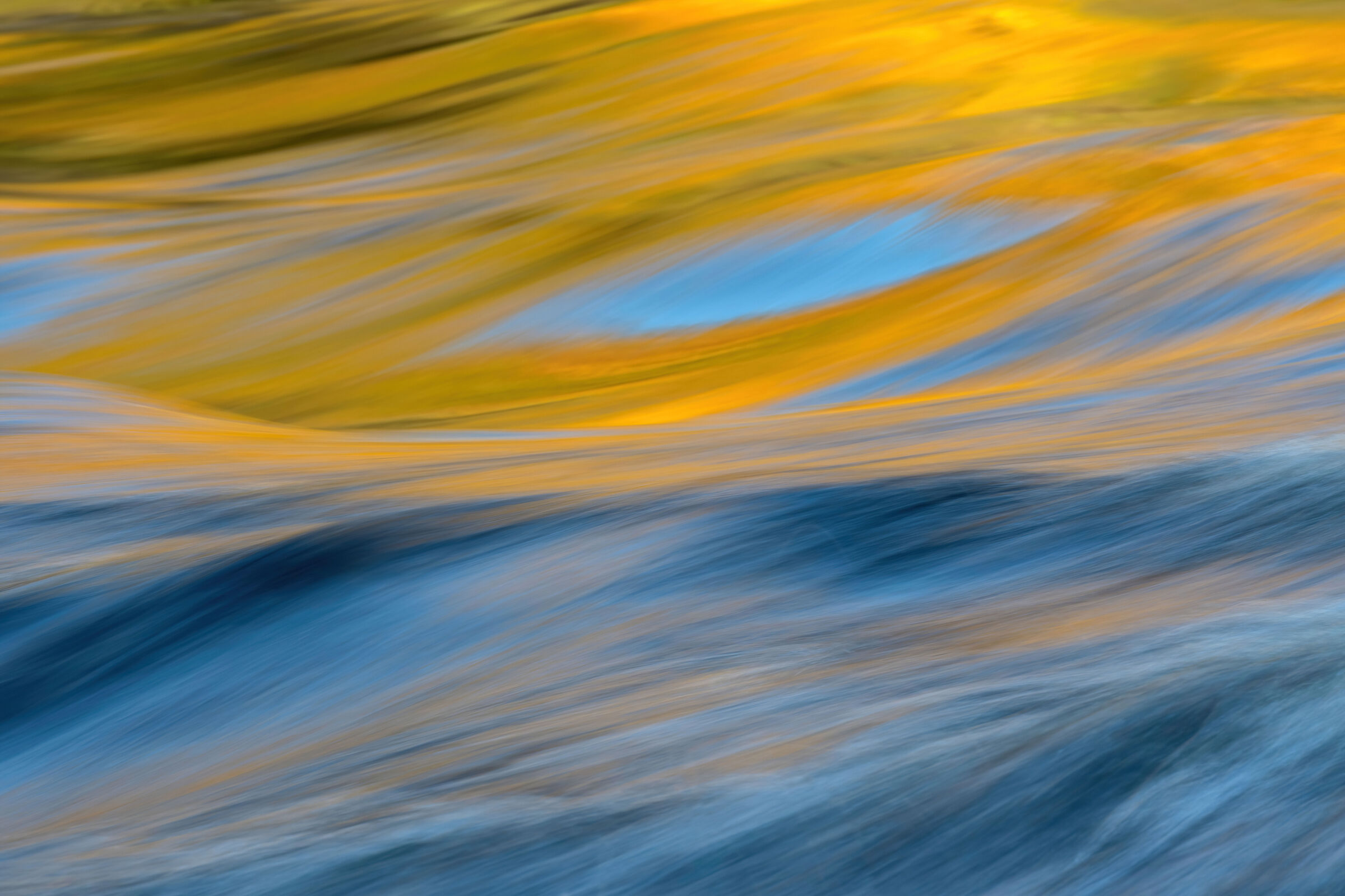 riflessi nel fiume Jacques Cartier