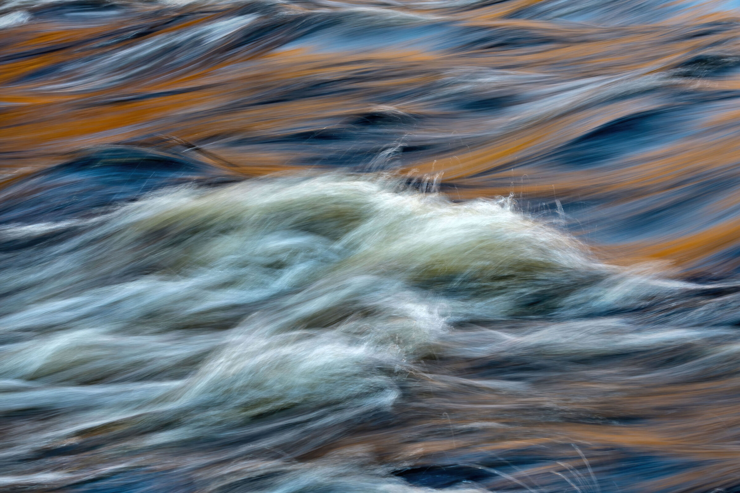 riflessi nel fiume Jacques Cartier