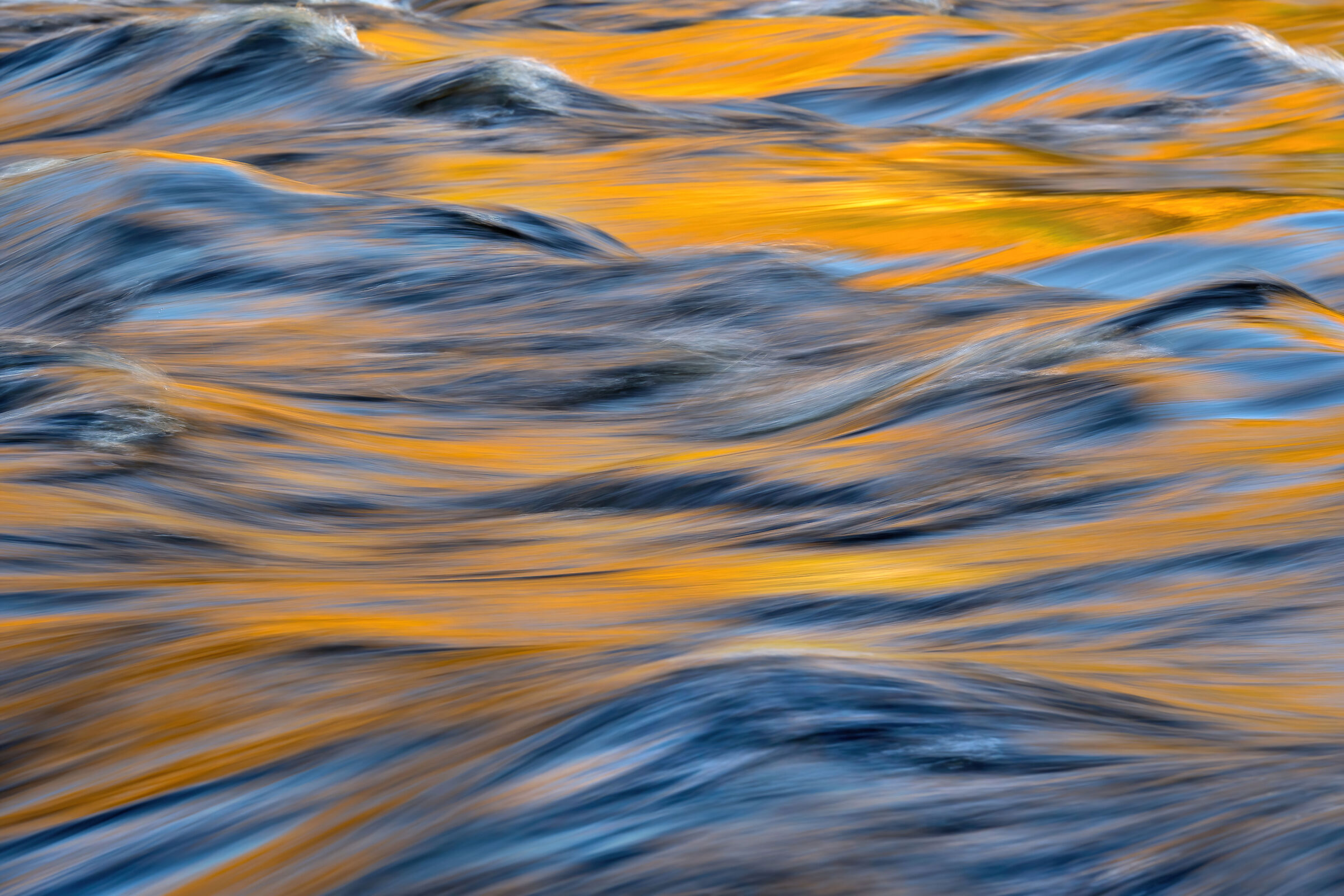 riflessi nel fiume Jacques Cartier