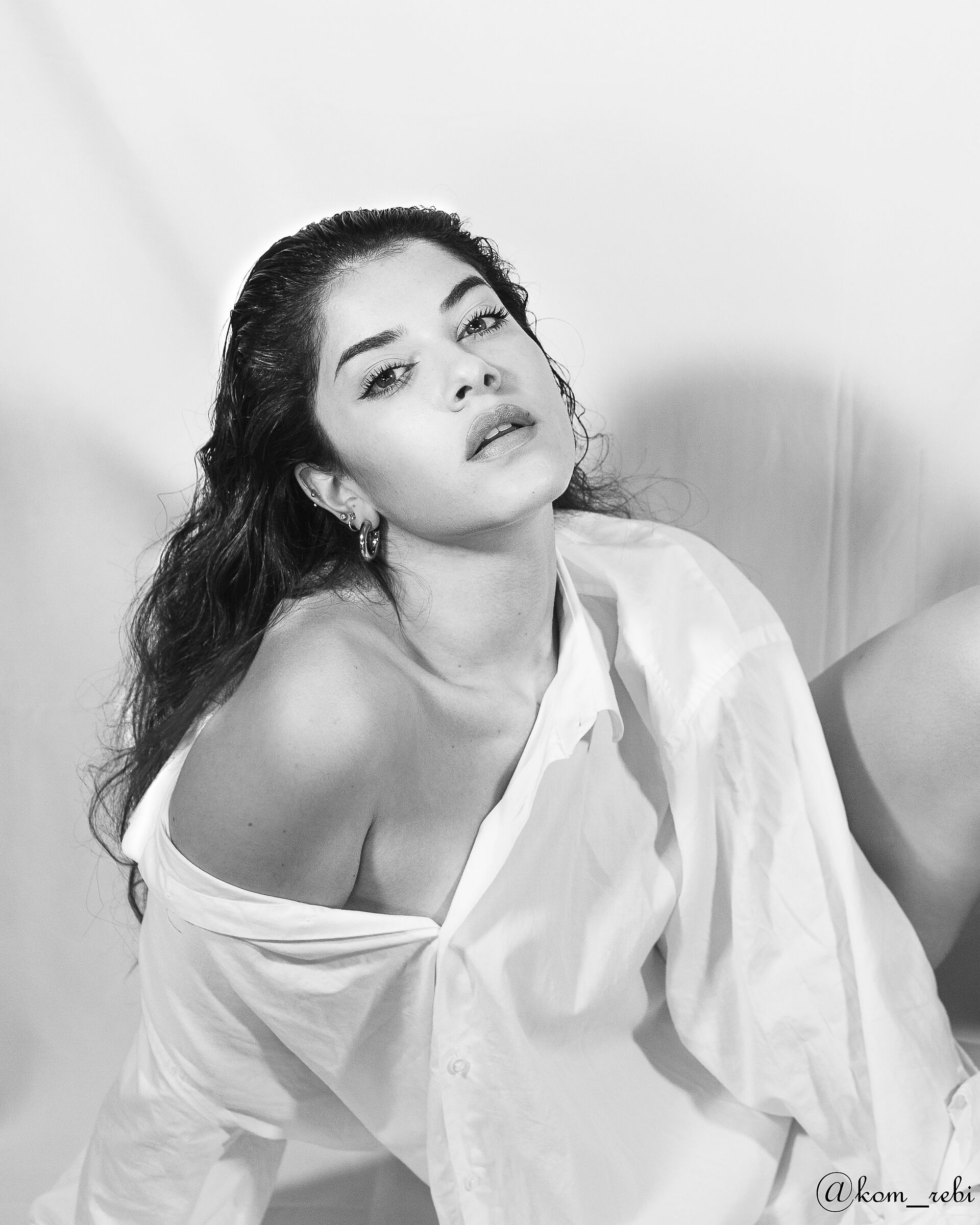 White set, Black eyes