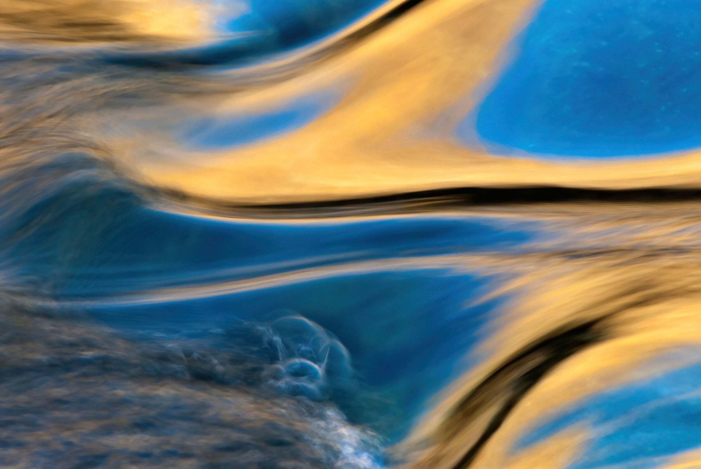 riflessi in un torrente