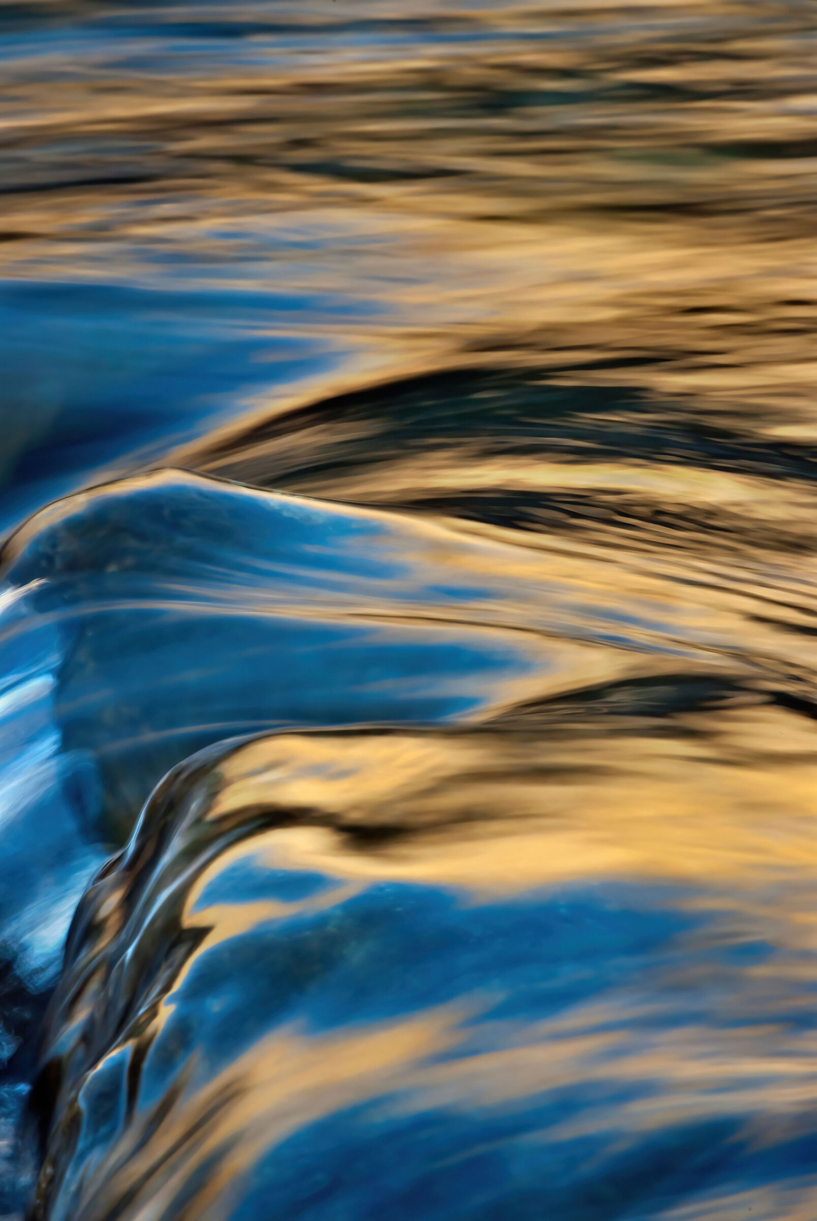 riflessi in un torrente