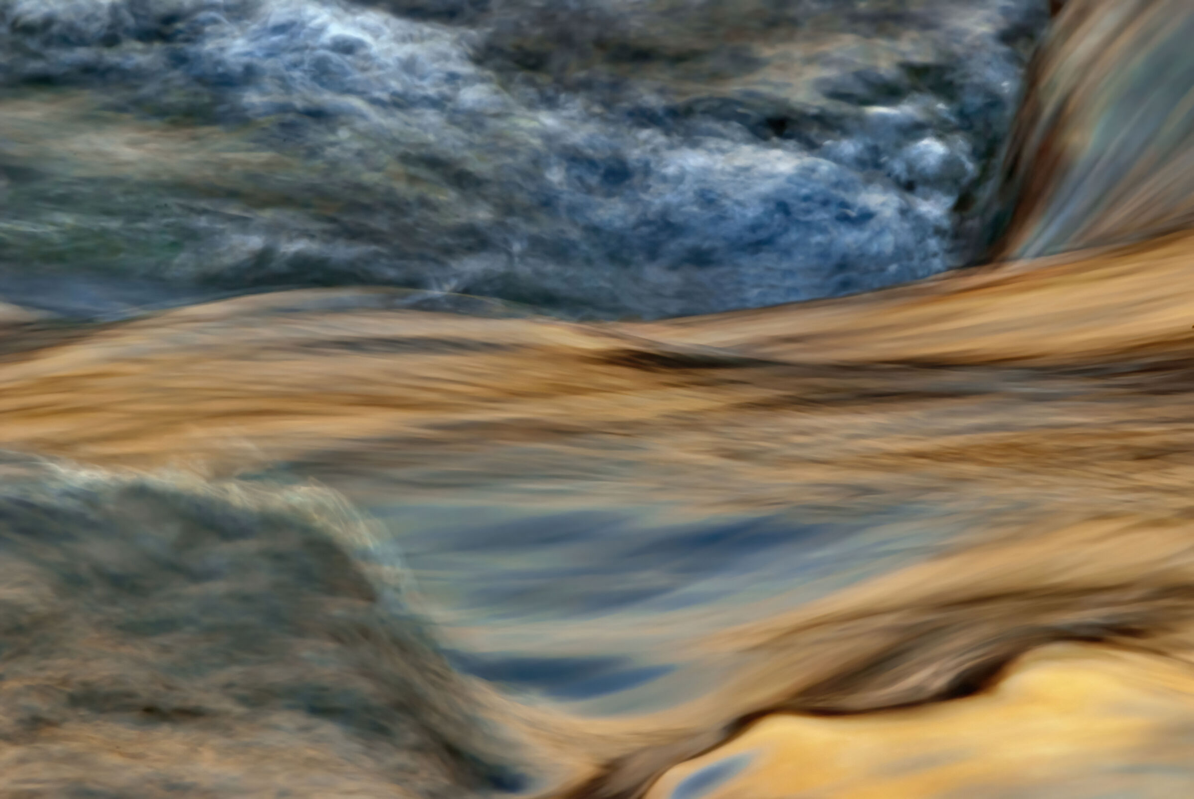 riflessi in un torrente