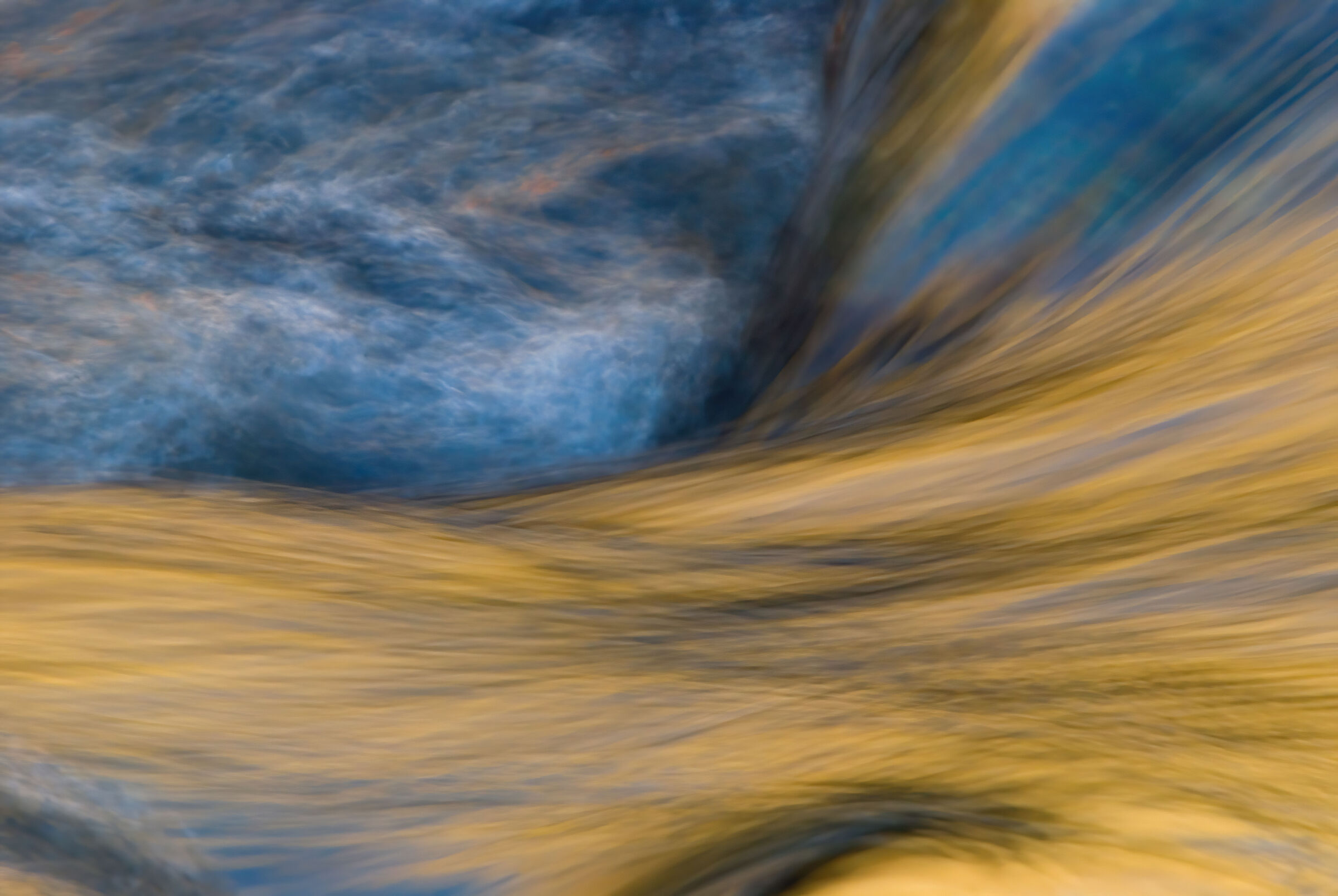 riflessi in un torrente