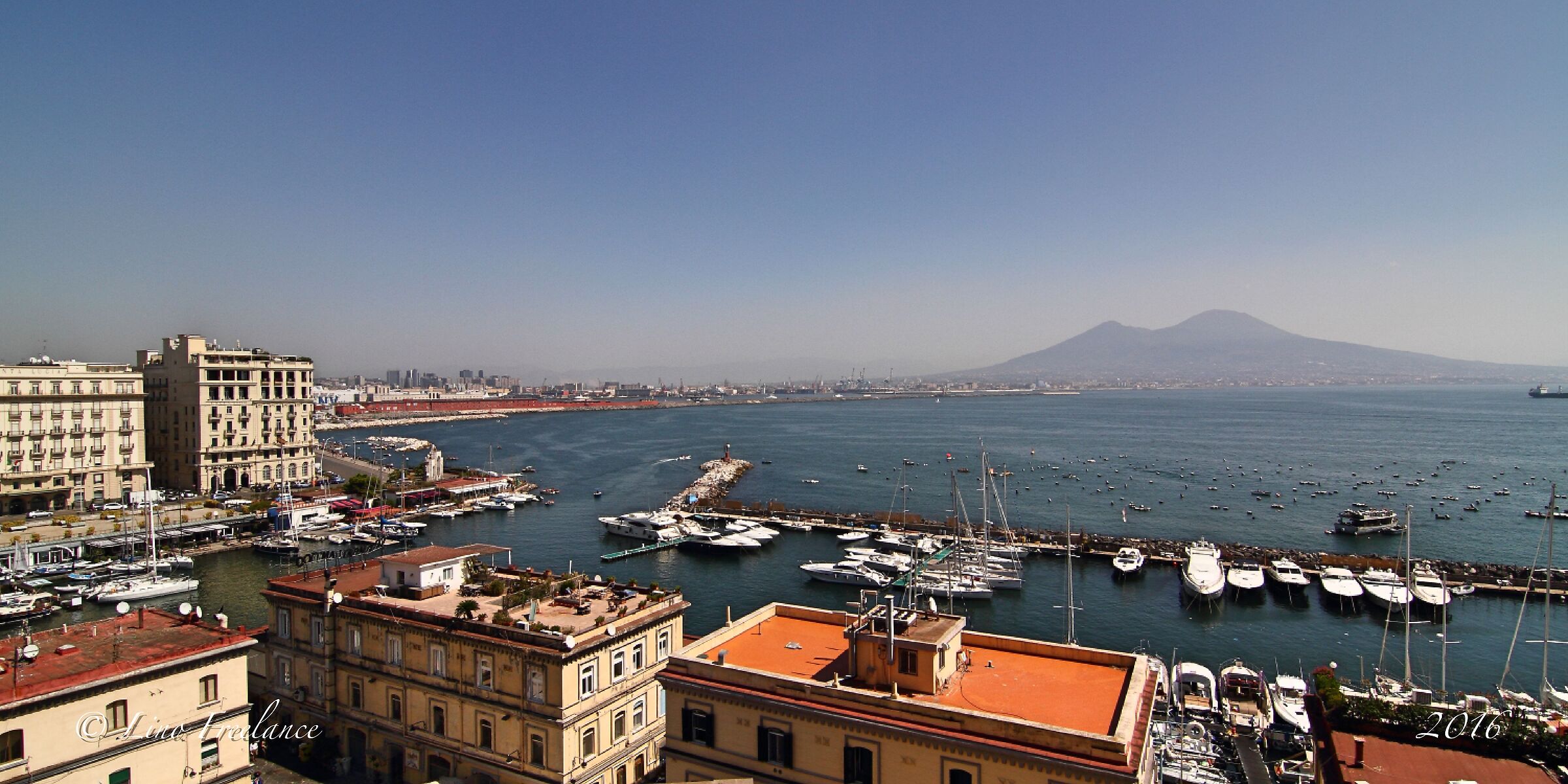 Borgo di santa Lucia a Napoli.