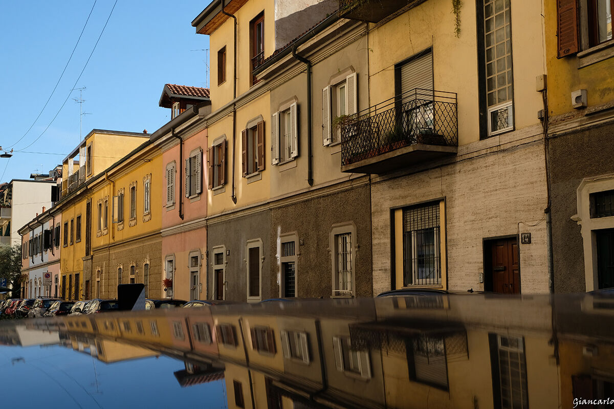 prospettiva urbana e riflessi