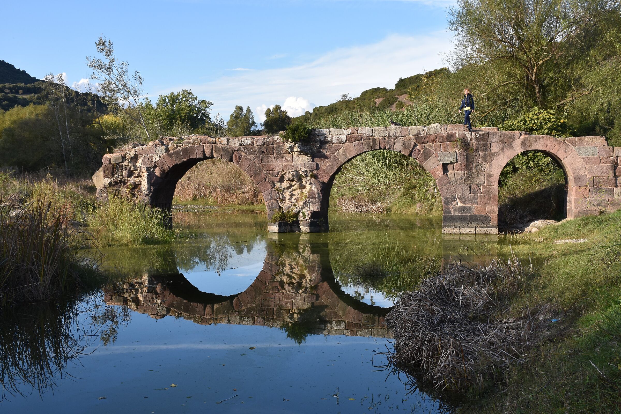 Altra prospettiva del ponte Romano di Allai