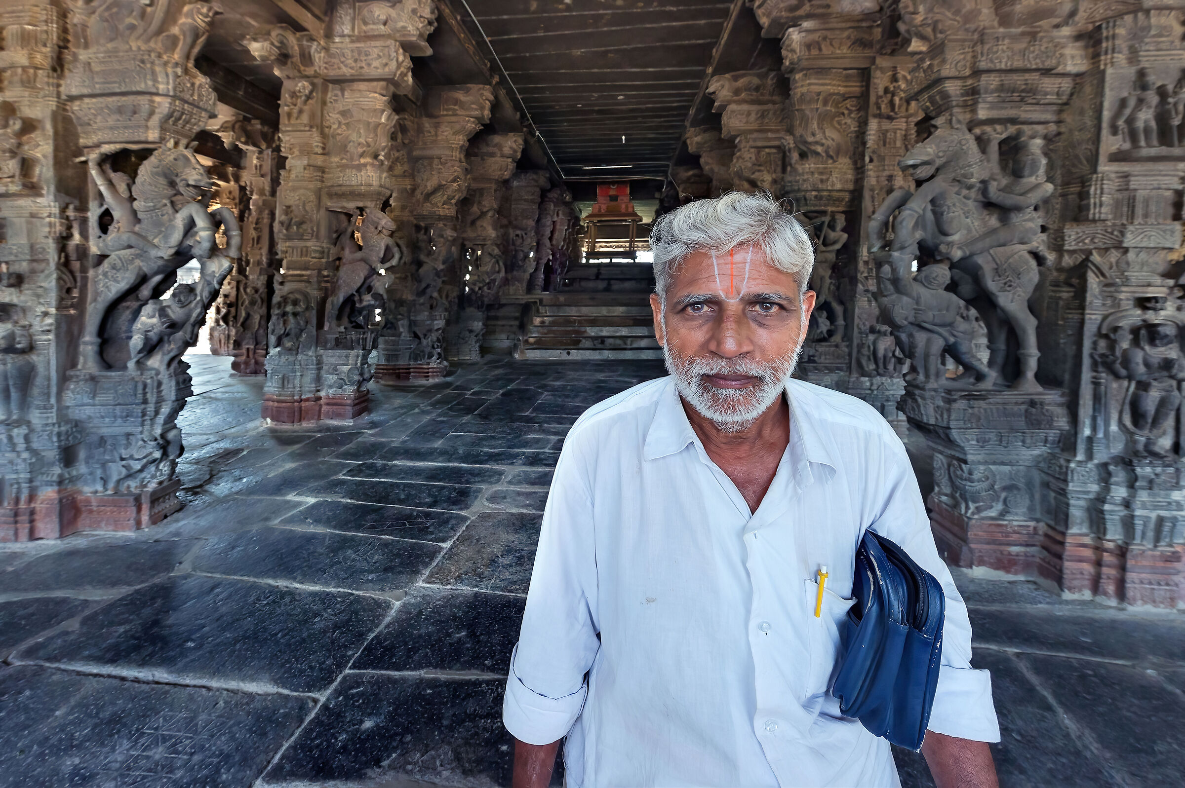 sacerdote Hindu nel Varadaraja temple