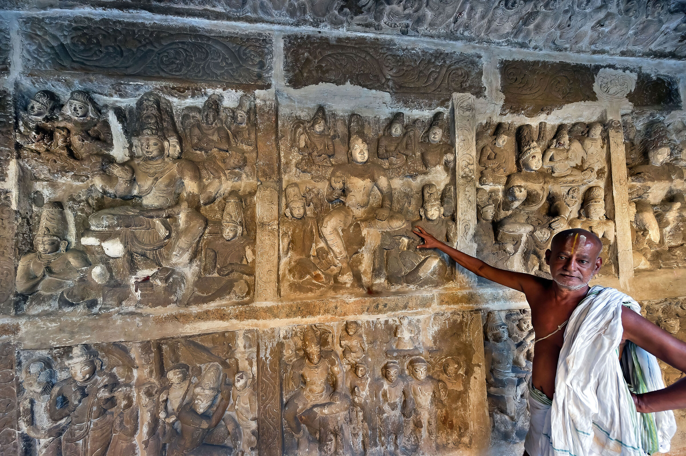 sacerdote Hindu nel Vaikuntha Perumal temple