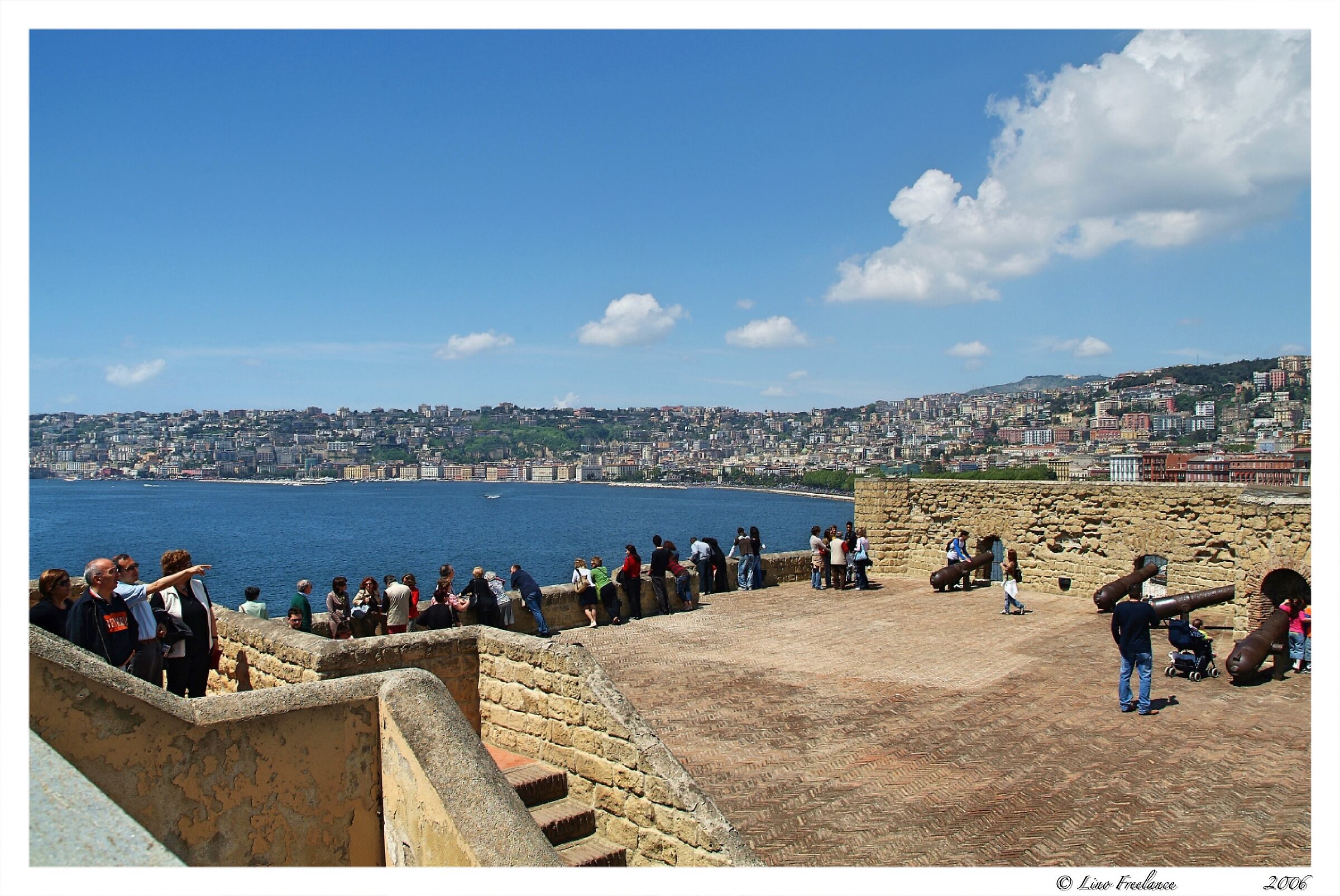 In cima al Castel Dell'Ovo