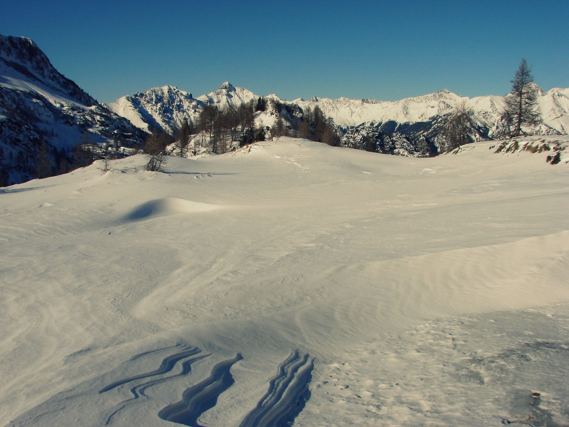 (465) Winter landscape on the mountains