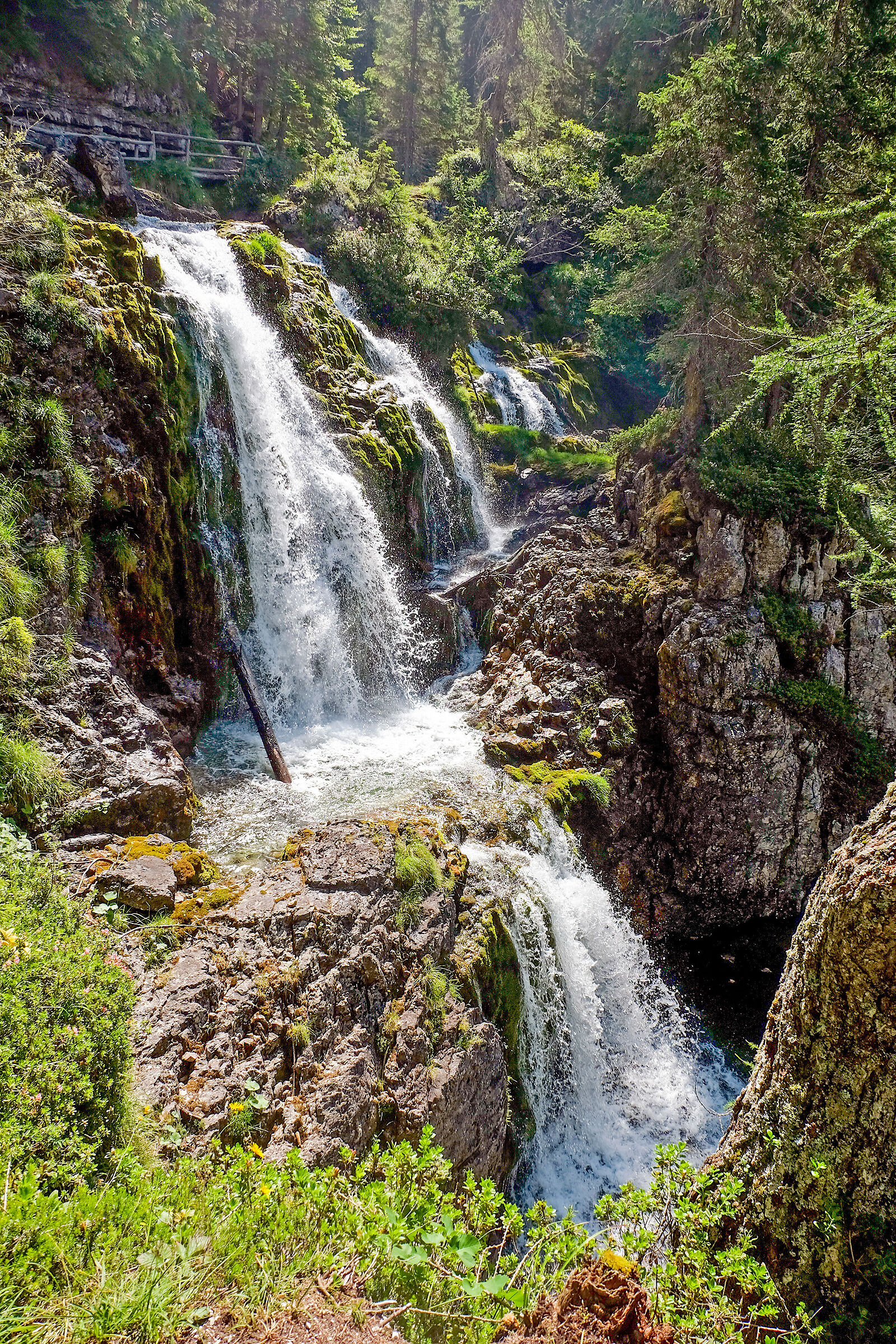 Vallesinella waterfalls