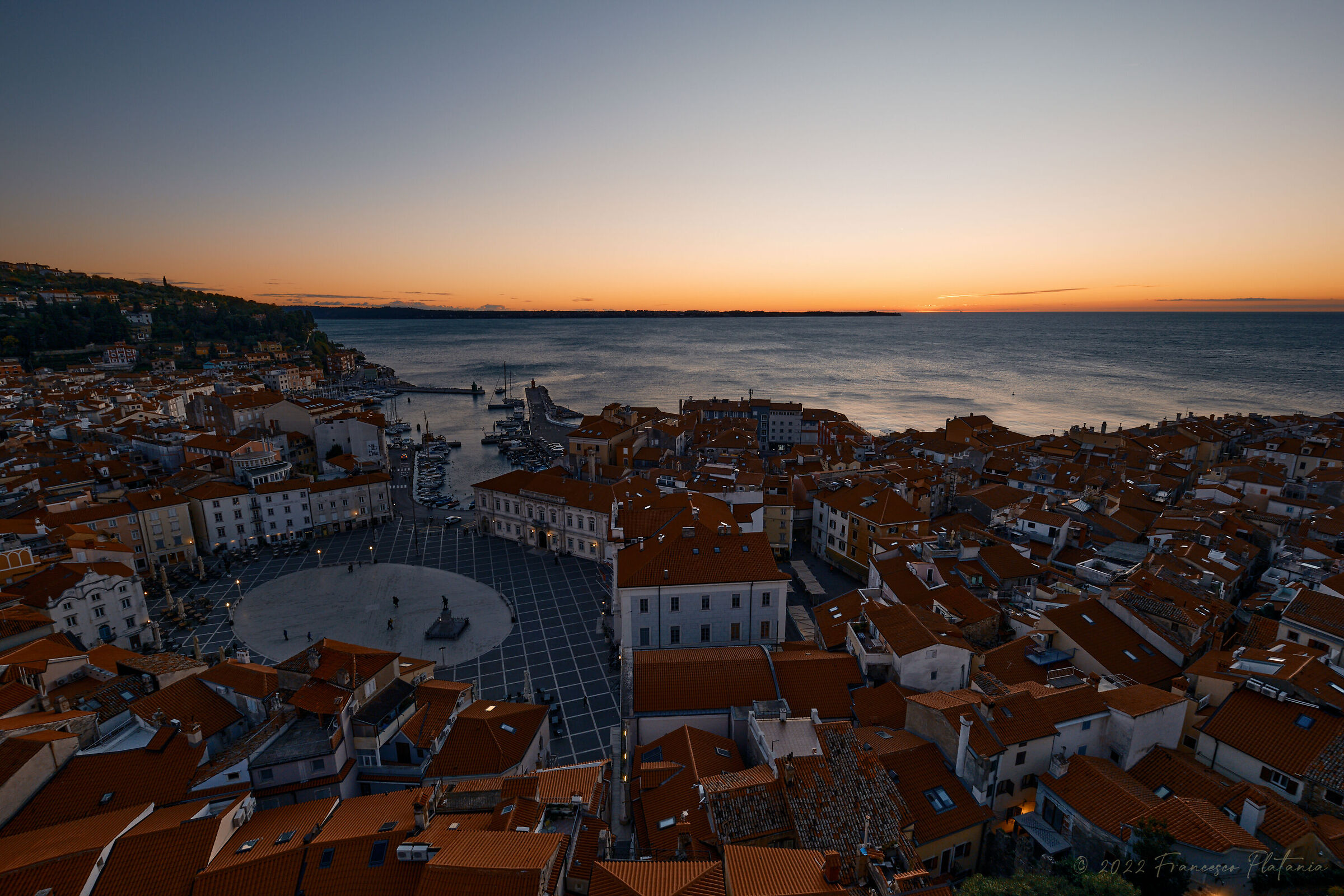 Tartinijev trg after dark