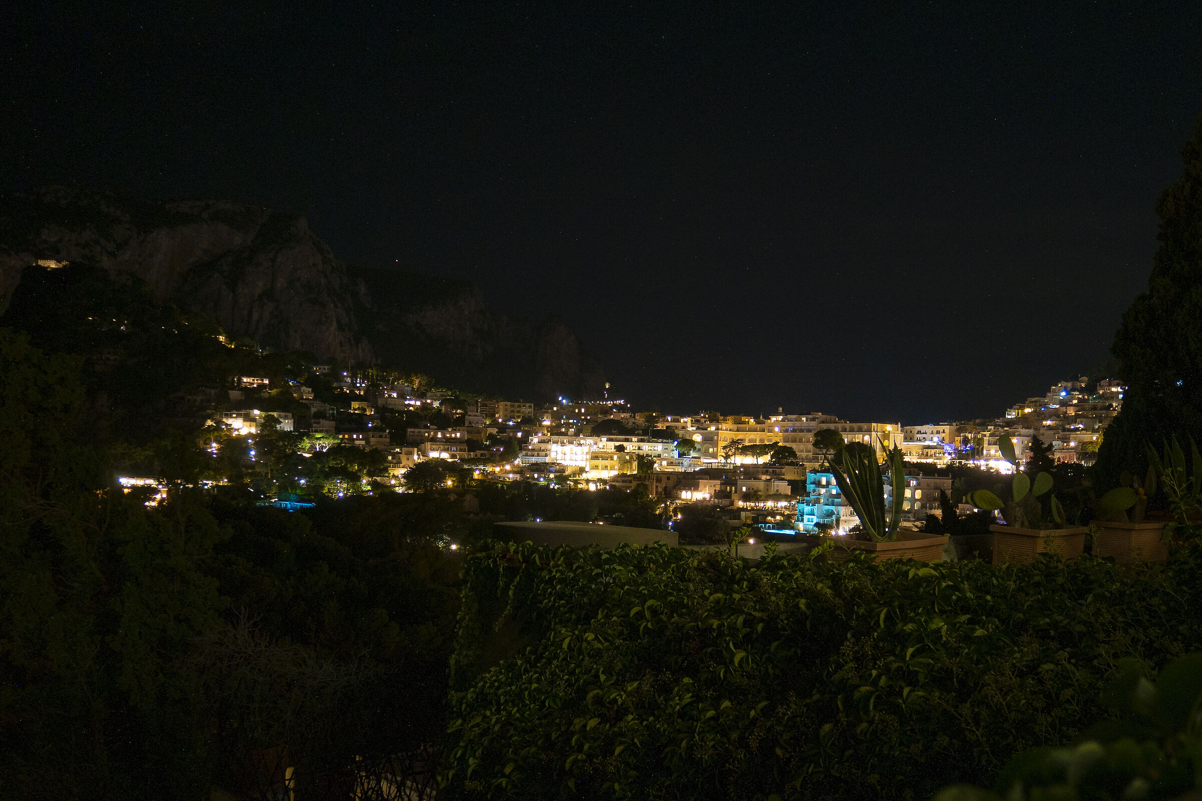 capri illuminata a sera