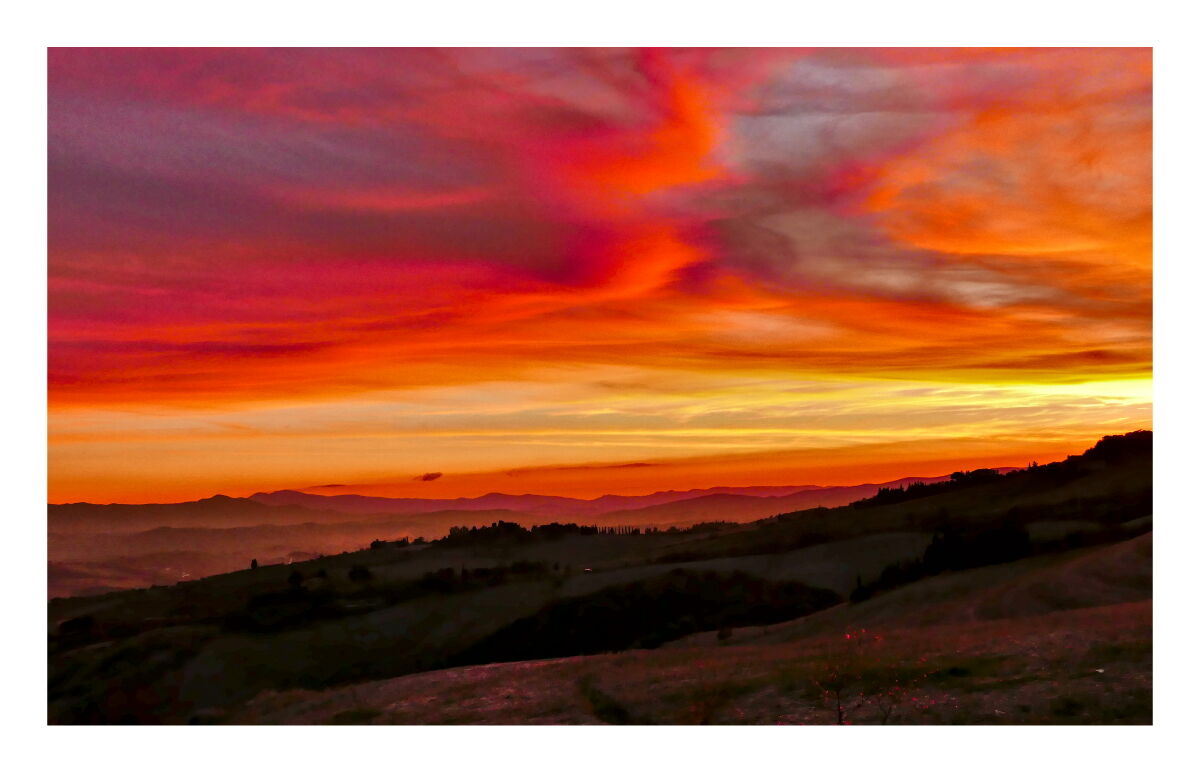 Un infuocato tramonto volterrano
