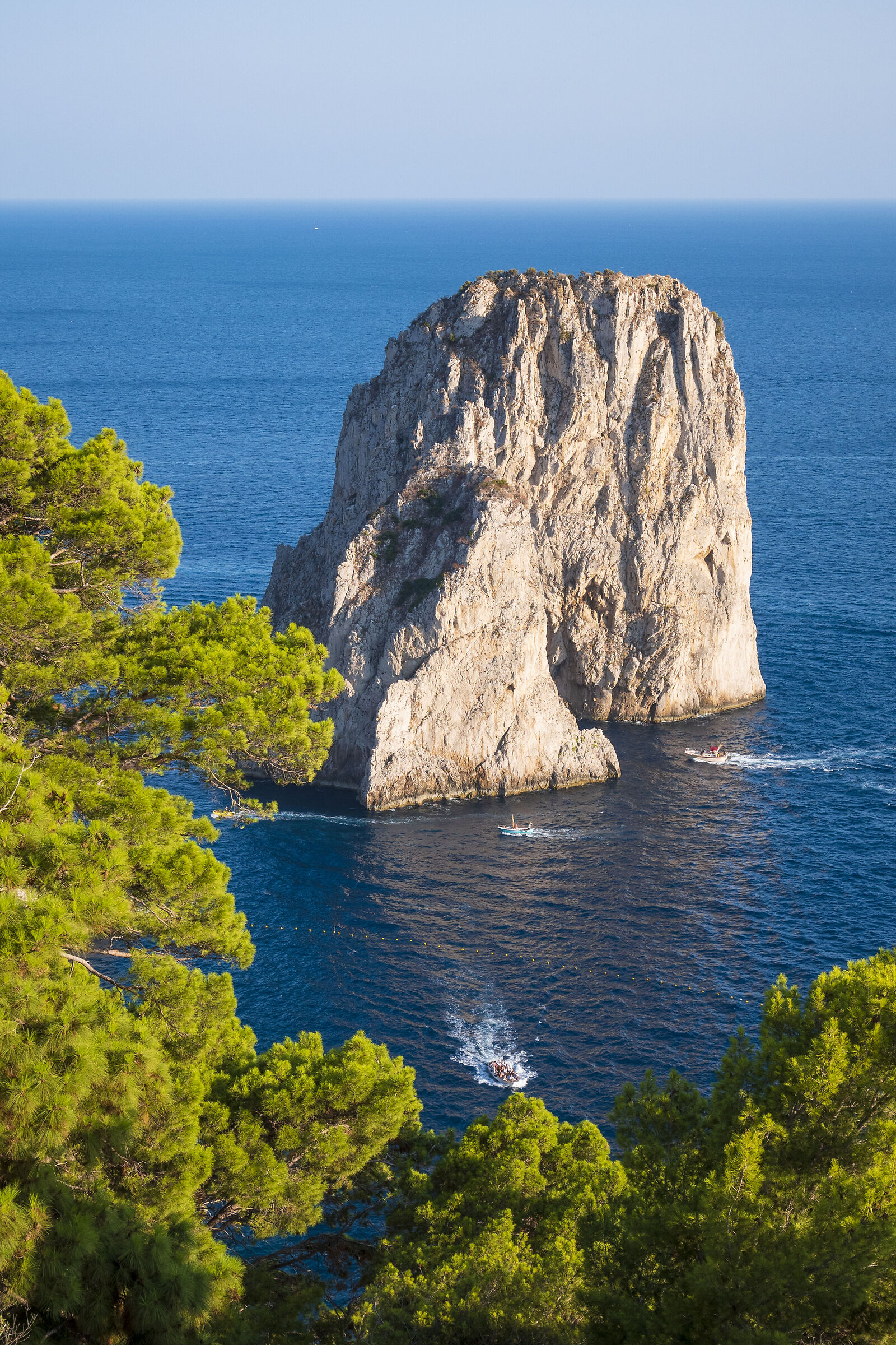 i faraglioni di capri da via delle noci