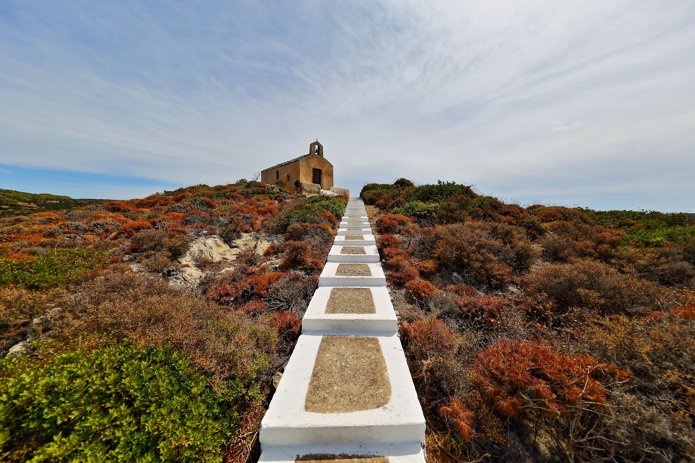 Kapsali - La chiesa che domina la baia