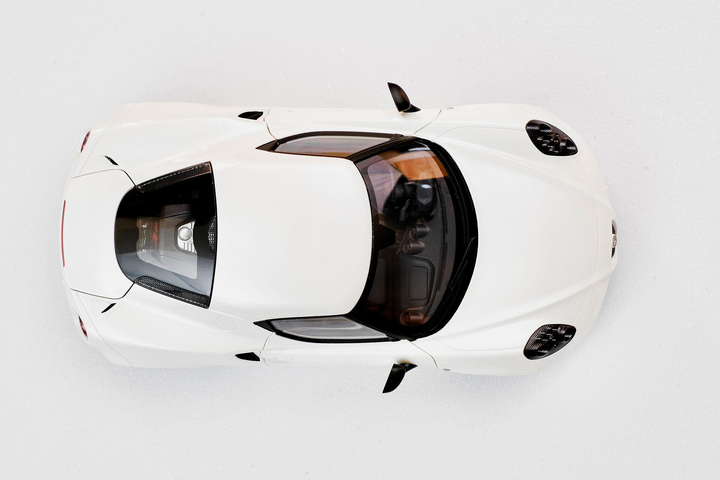 White 2 - Alfa Romeo 4C