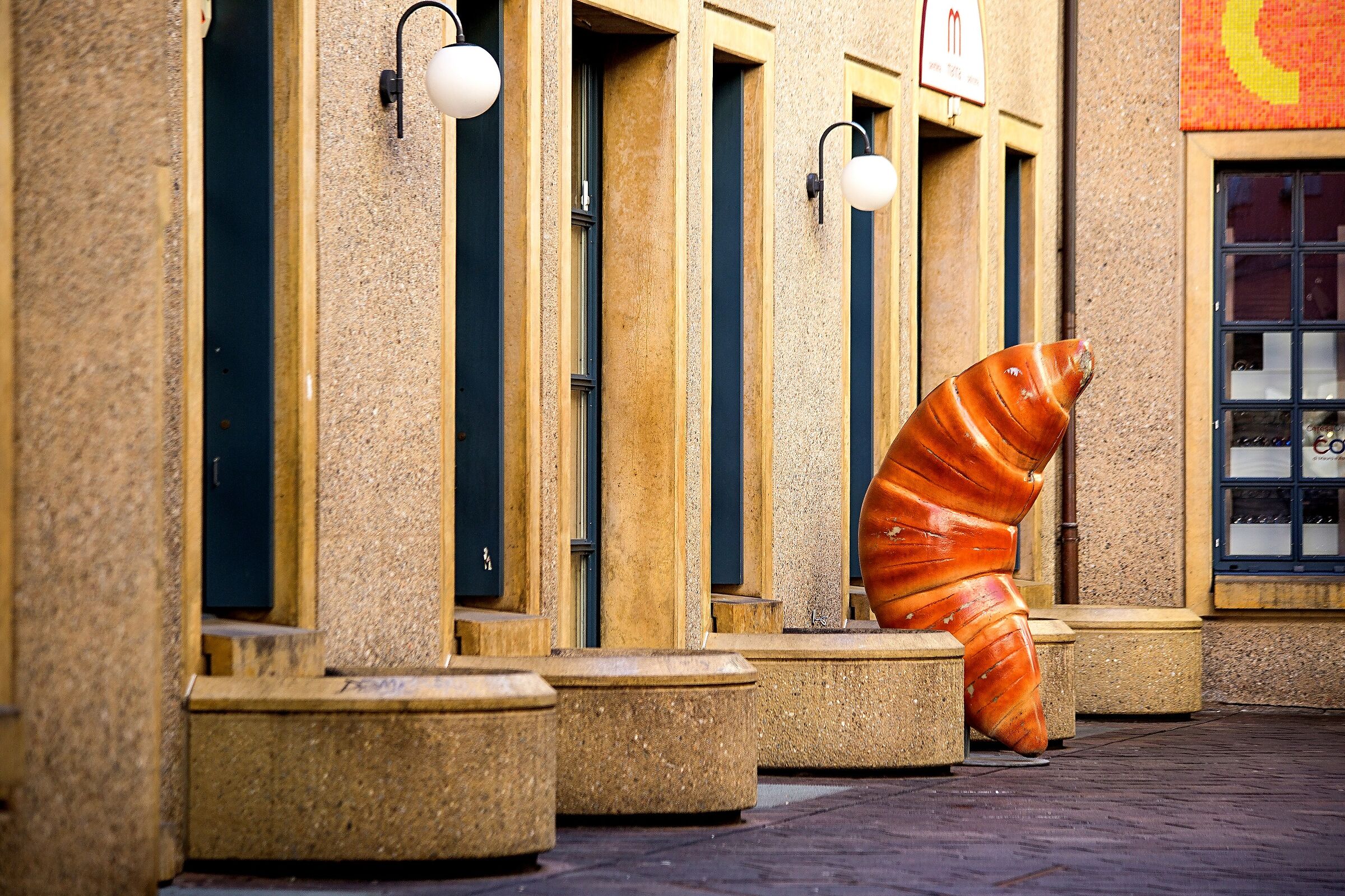 The solitude of the croissant ...