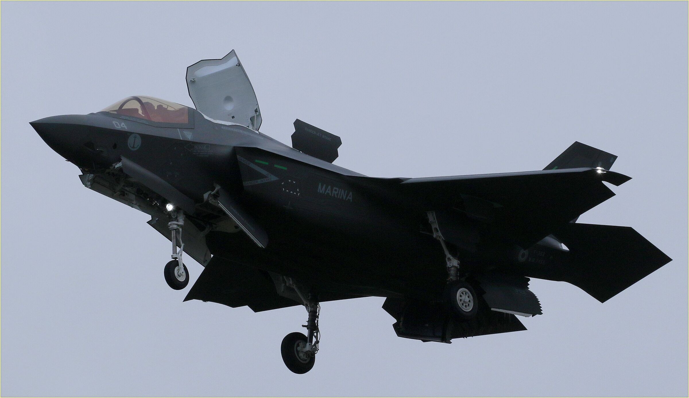 '' F 35 B vertical take-off ''