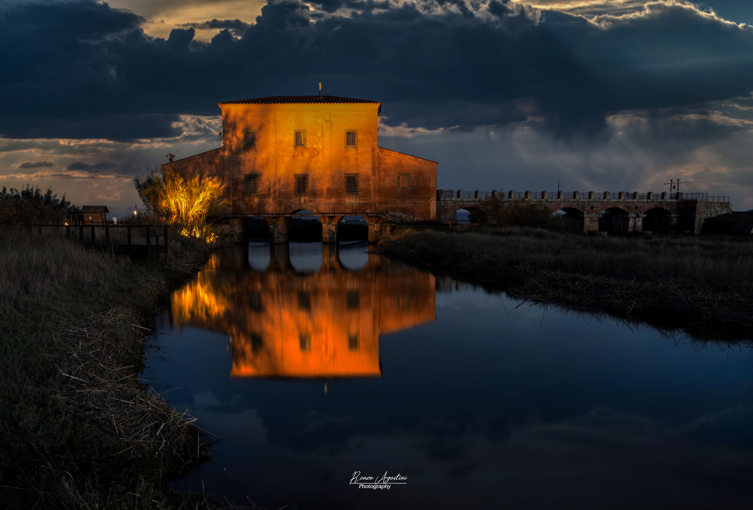Blue hour at Ximenes red house