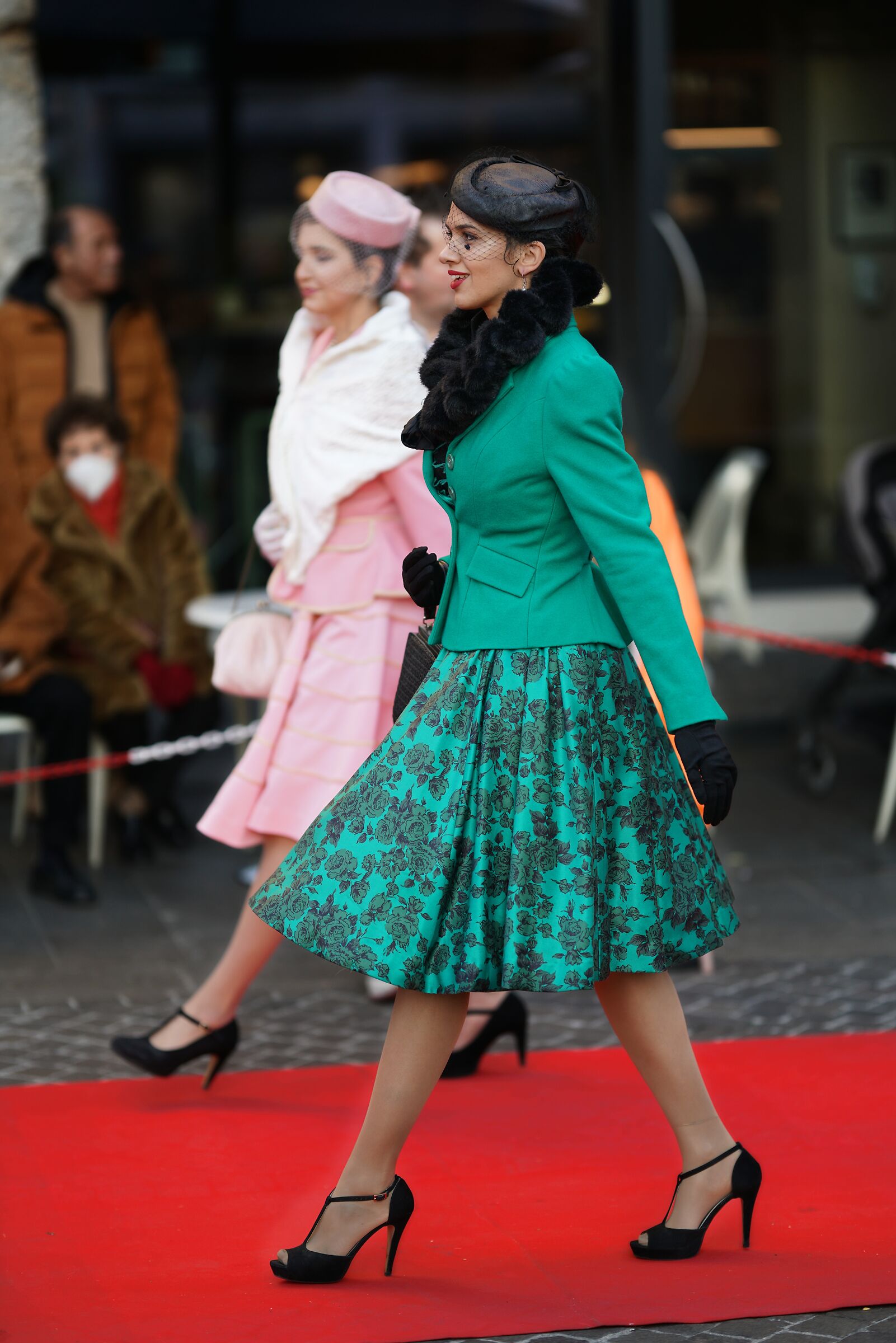 Cars and fashion of yesteryear