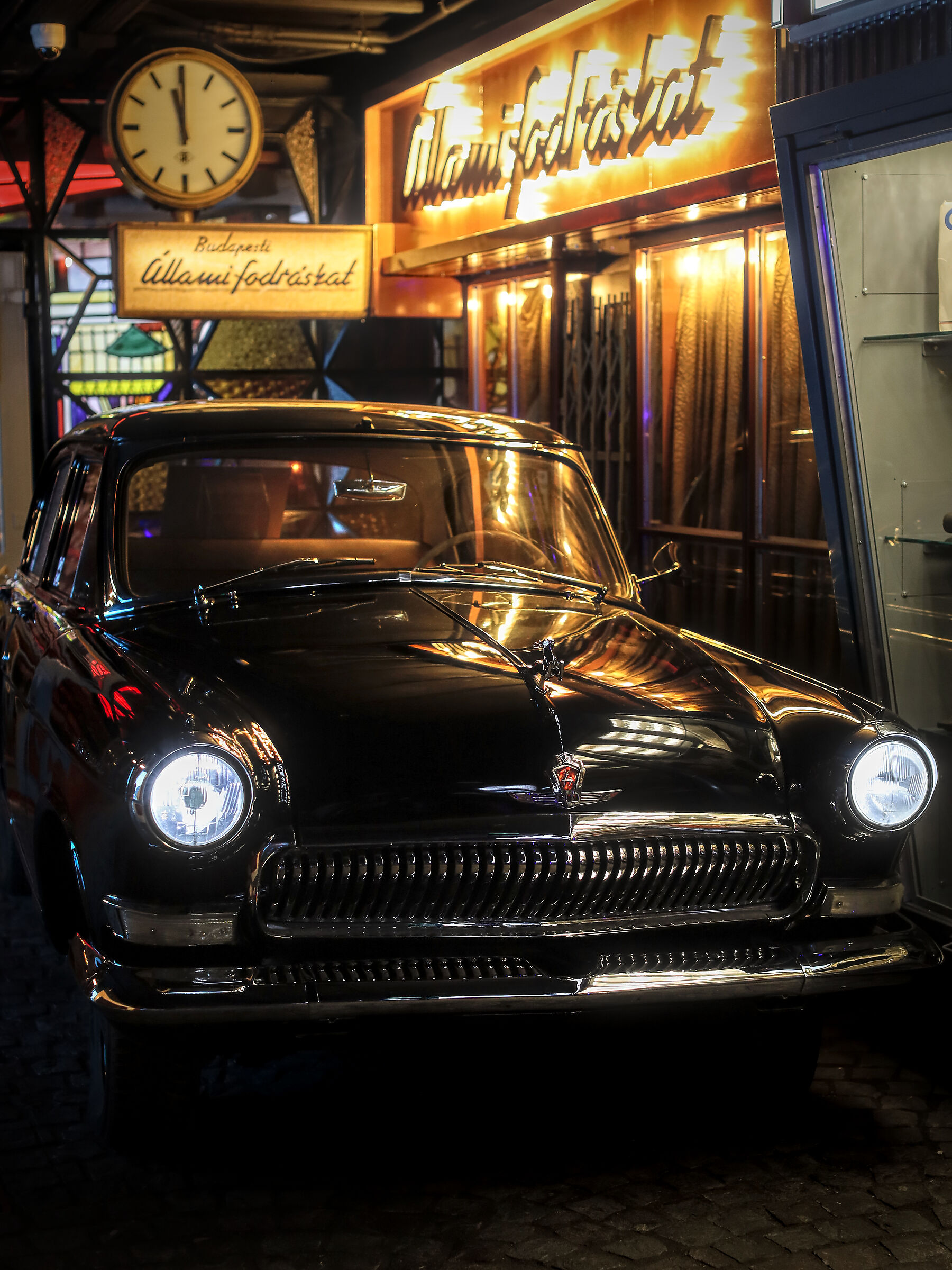 retro car in a retro museum