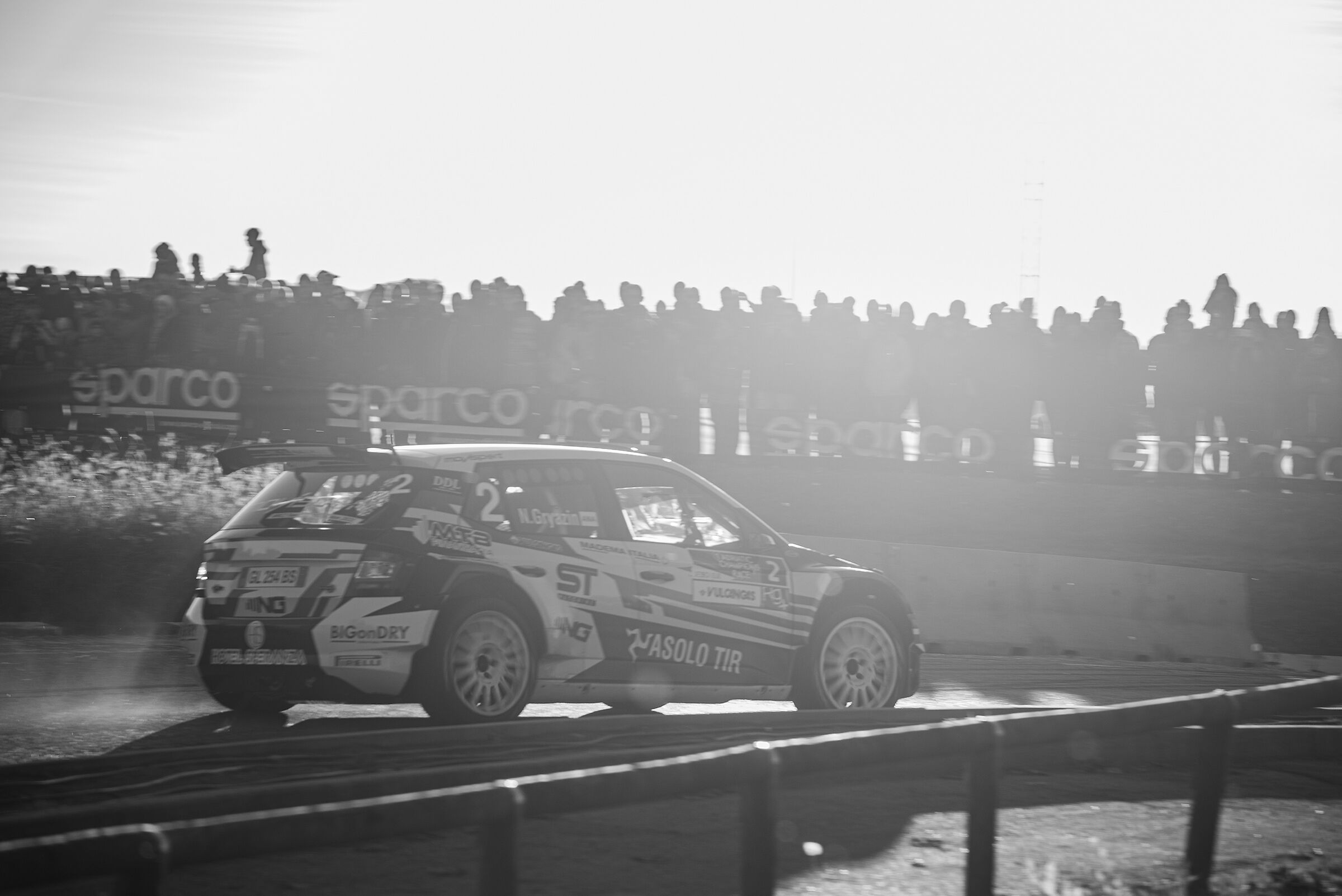 Rally in b/w