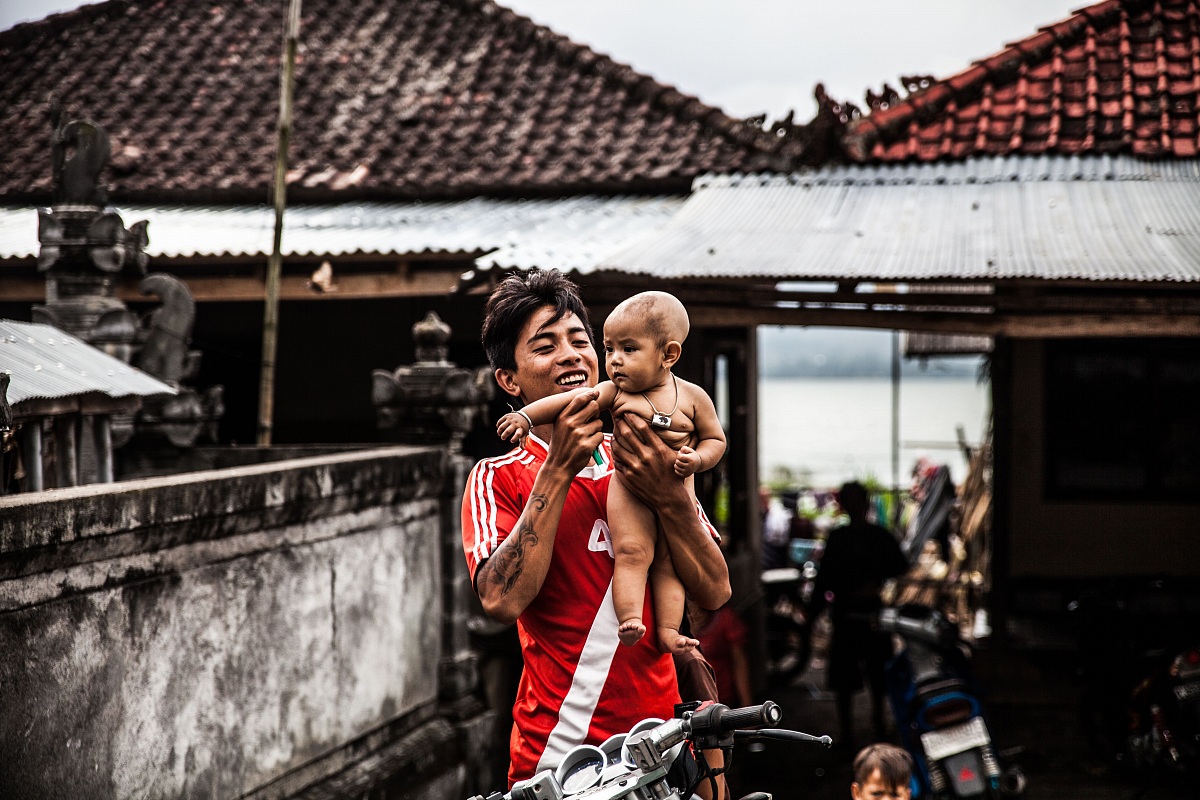 infant and his father