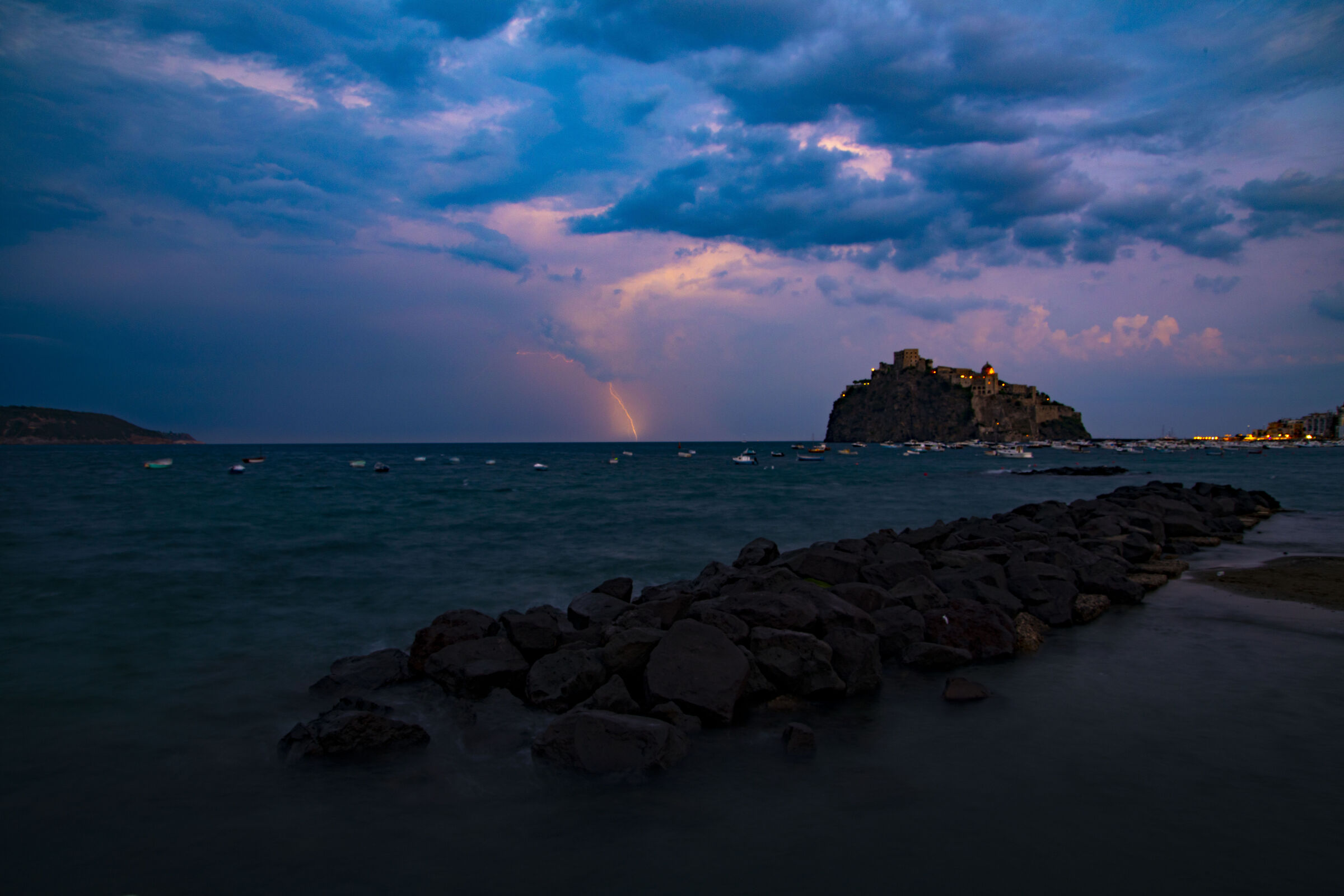 Castello con lampo 2