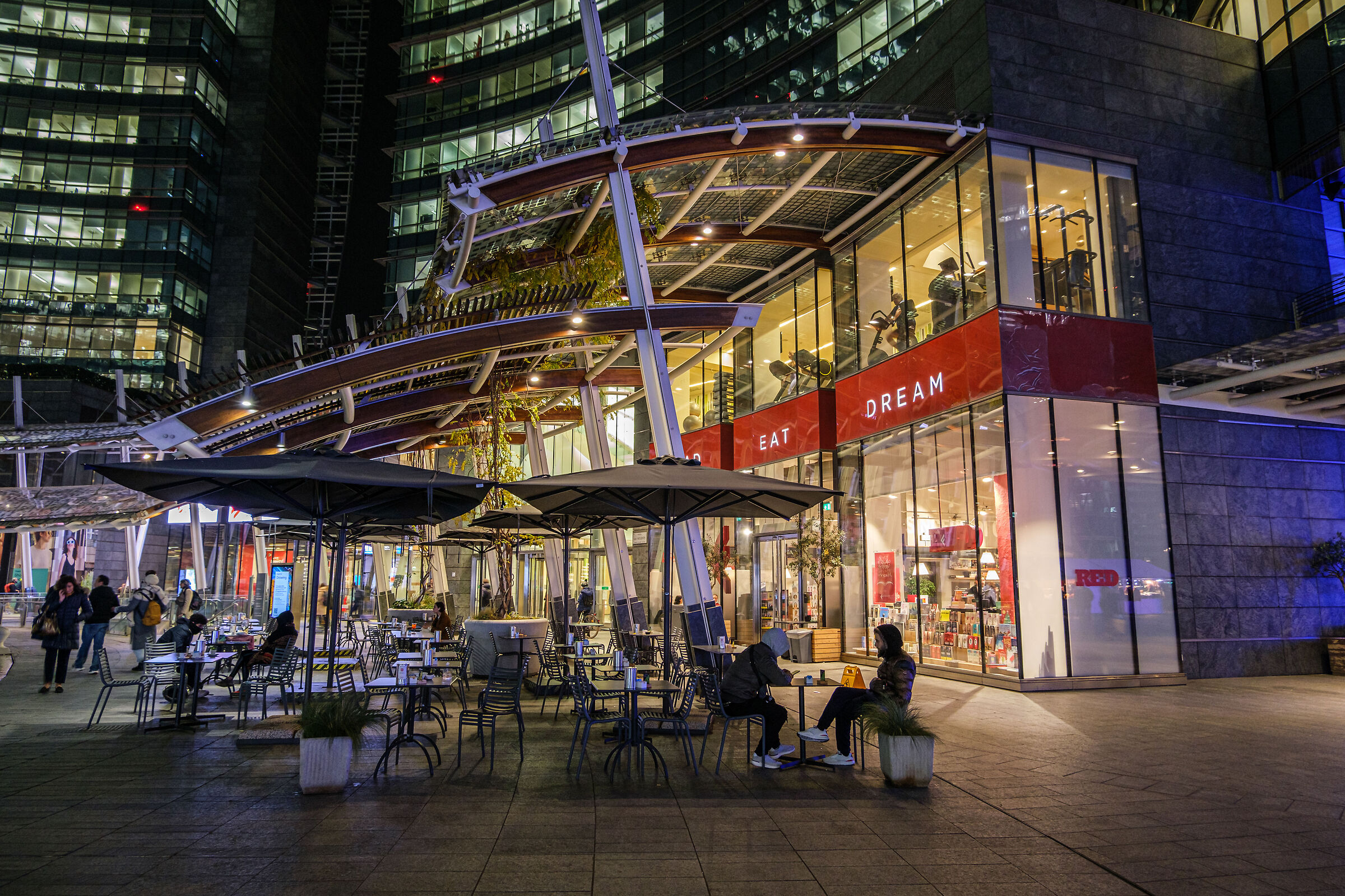 Piazza Gae Aulenti  - Milano