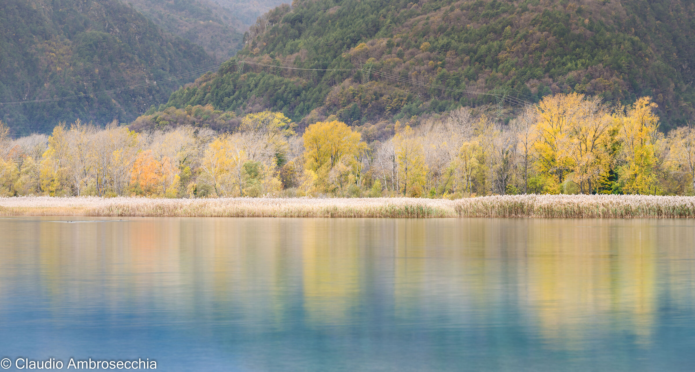 Sulle sponde del lago di Cavazzo