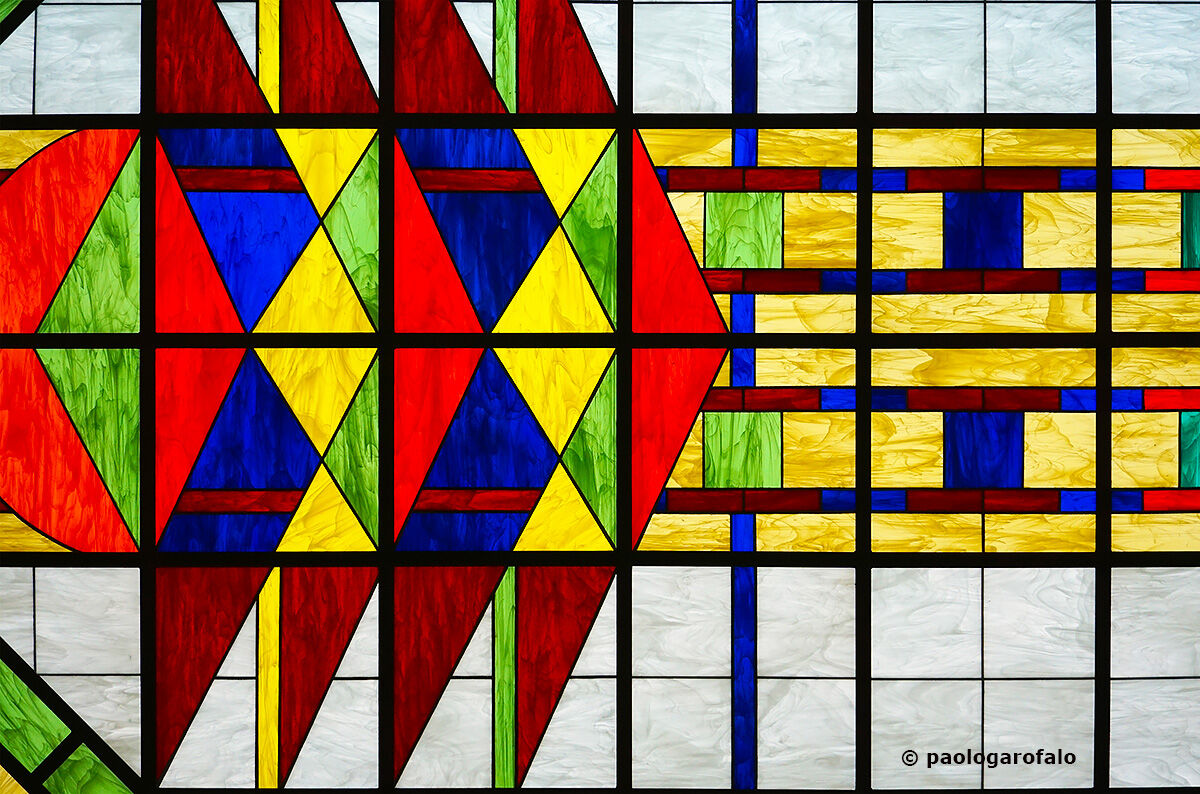 Composizione geometrica a tetto