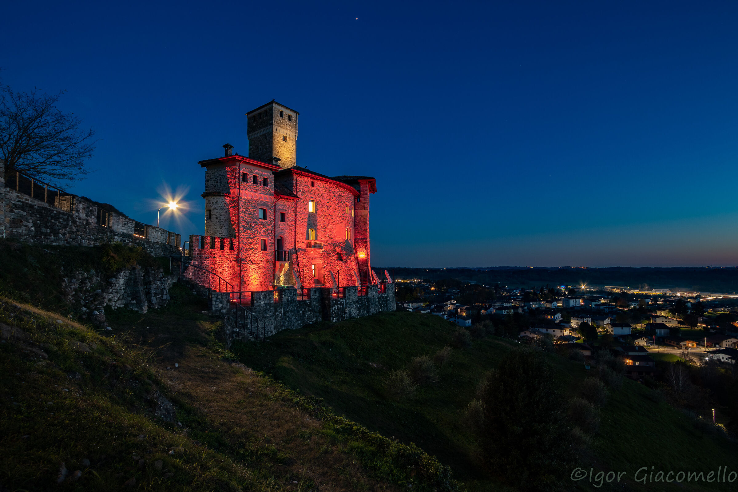 Castello di Artegna (ud) al calar del sole