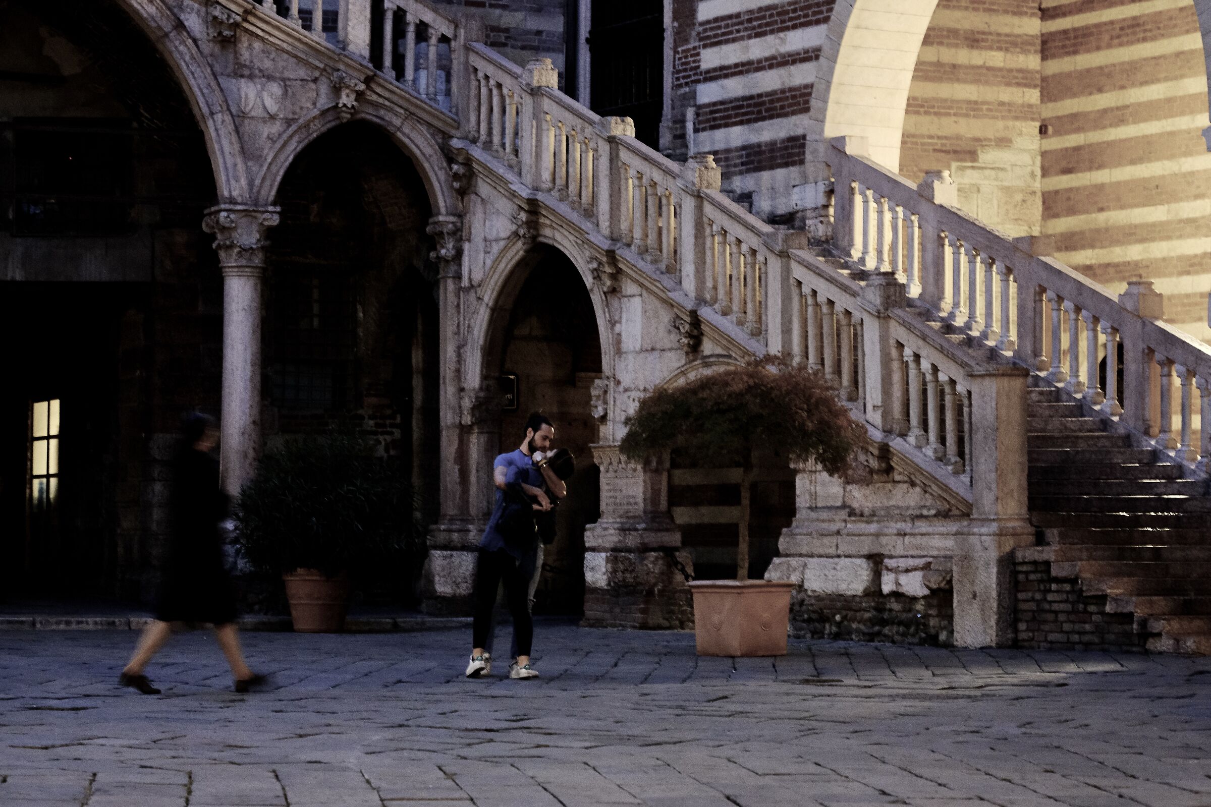 Romantic Verona - Night Kiss