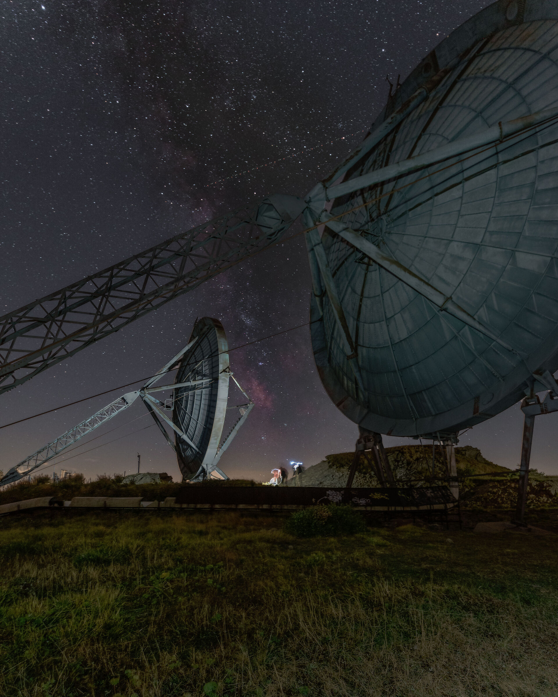 Monte Giogo Milky Way between the antennas