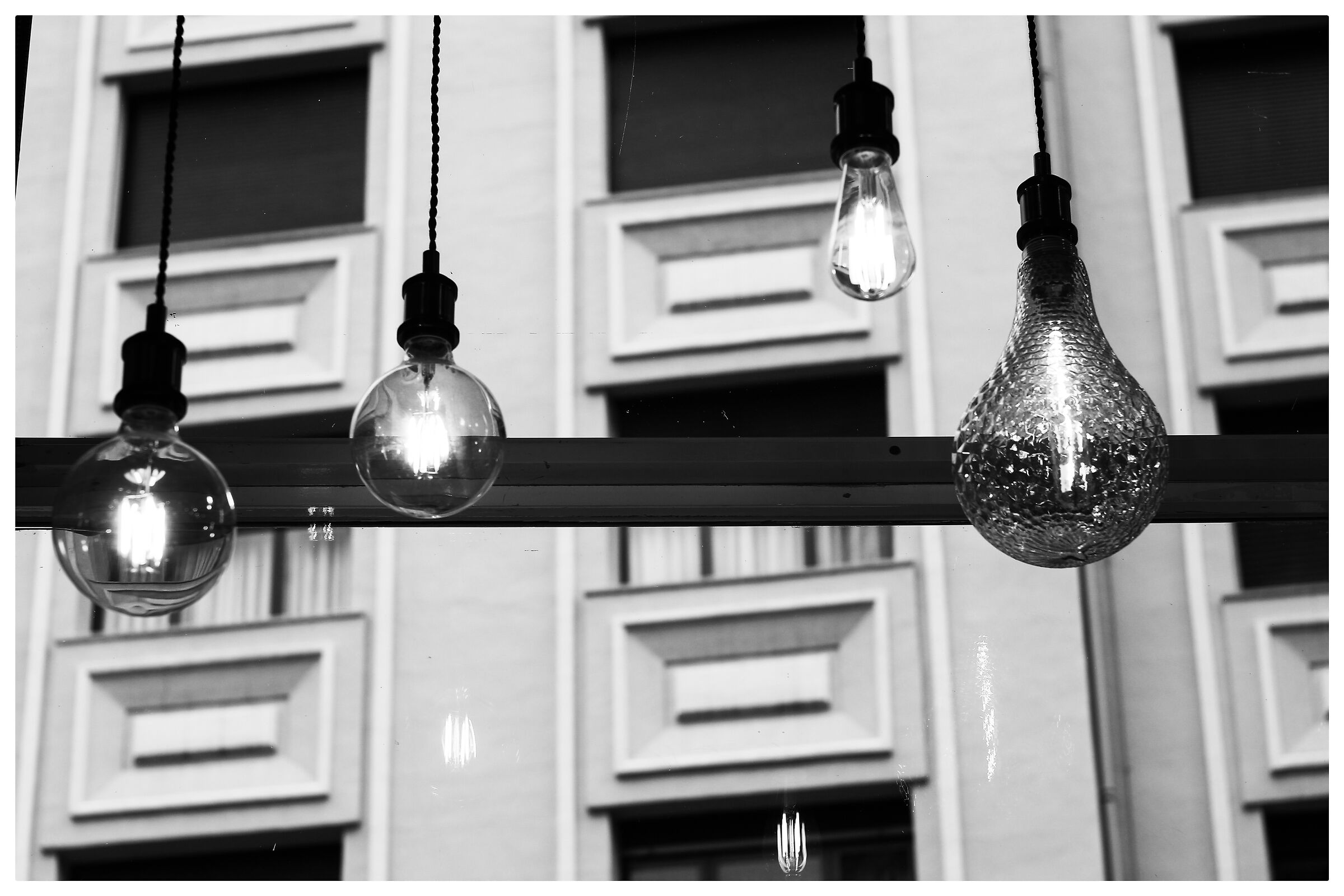 Luci in un bar di Bilbao