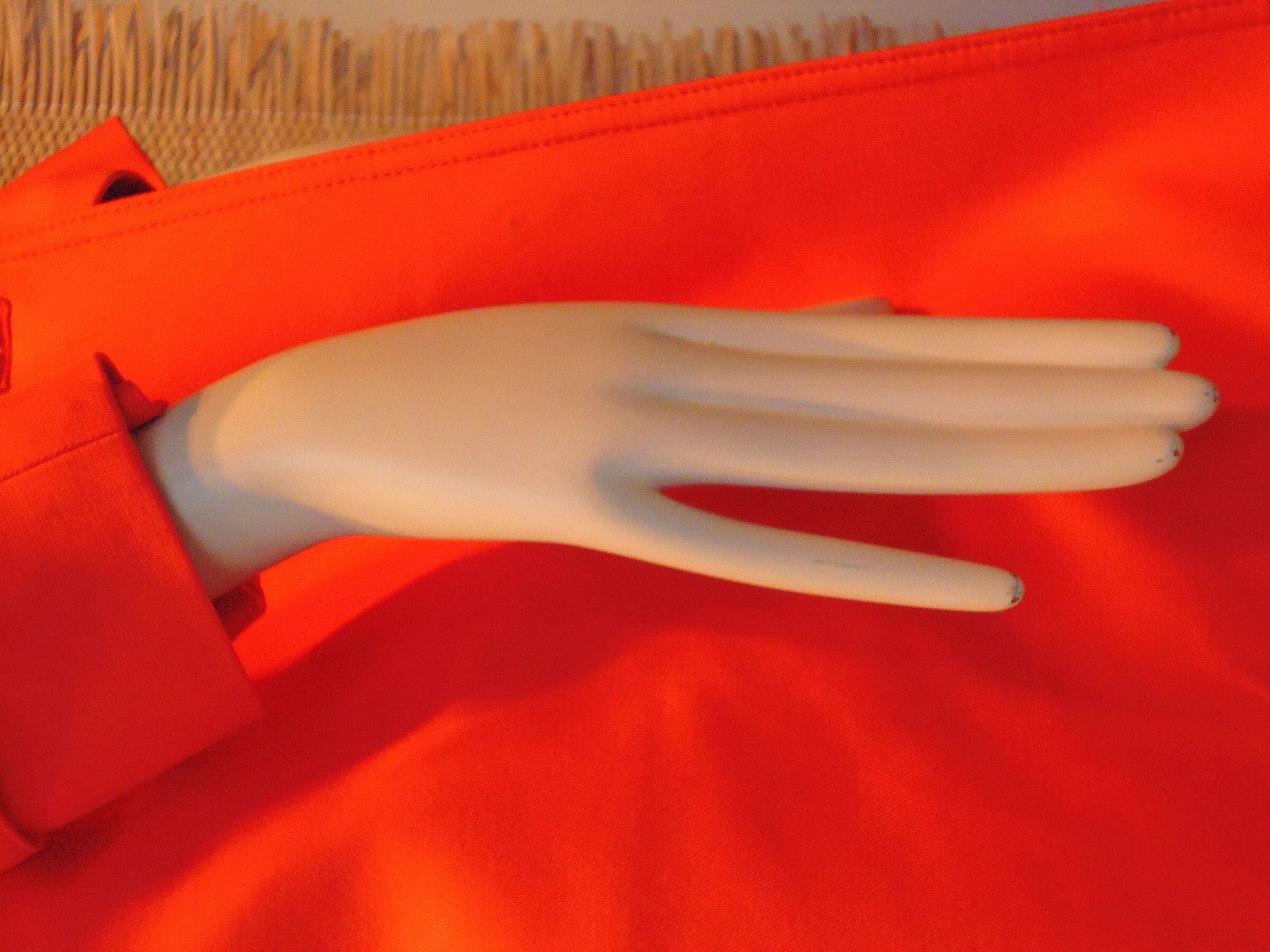 Che gelida manina, se la lasci riscaldar...