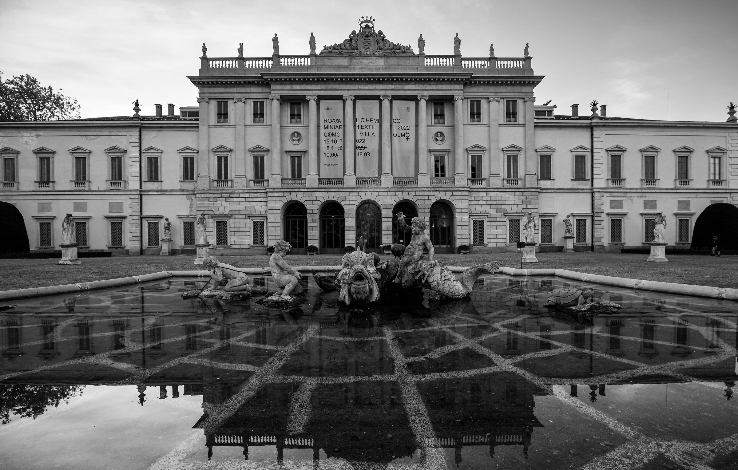 Villa Olmo and fountain
